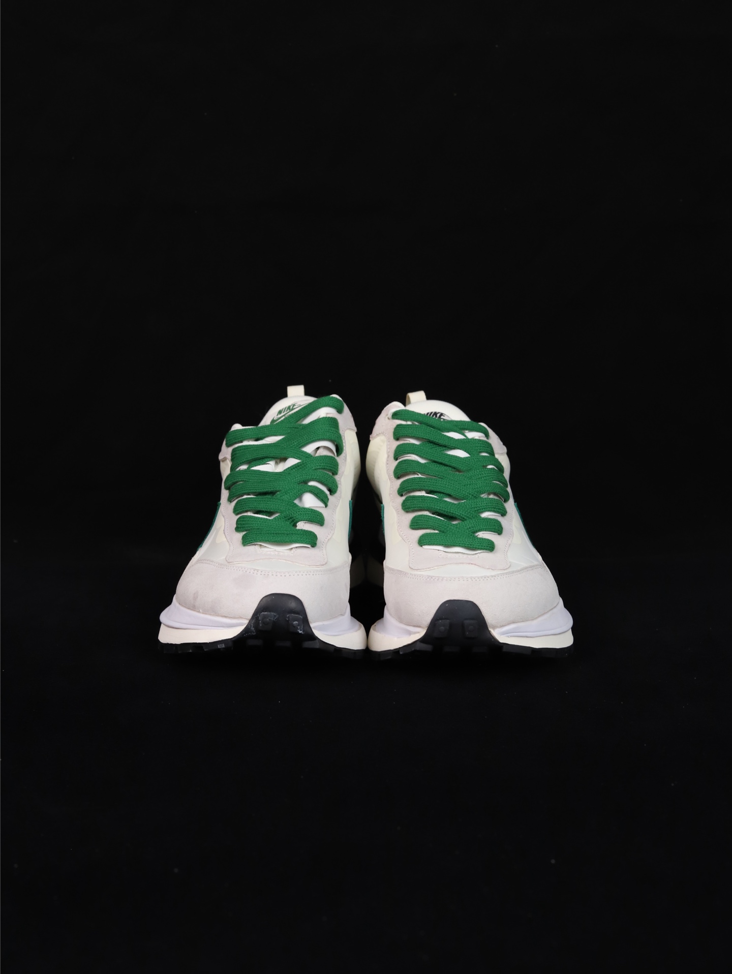 🔴福利特价💰110
Sacai x NK VAPORWAFFLE 联名解构走秀款 
原楦原纸板 同步原厂生产工艺流程
网纱、皮料、swhoosh材料百分百原厂匹配
支持全方位对比发售原鞋
原厂纸板开发 双钩距离精准对位  鞋头包边宽度一致 吊打一切市面纯原版本
原盒配件齐全 纸板中底钢印齐全 原厂钢印墨水
货号： DD1875-102
Size： 36 36.5 37.5 38 38.5 39 40 40.5 41 42 42.5 43 44 44.5 45