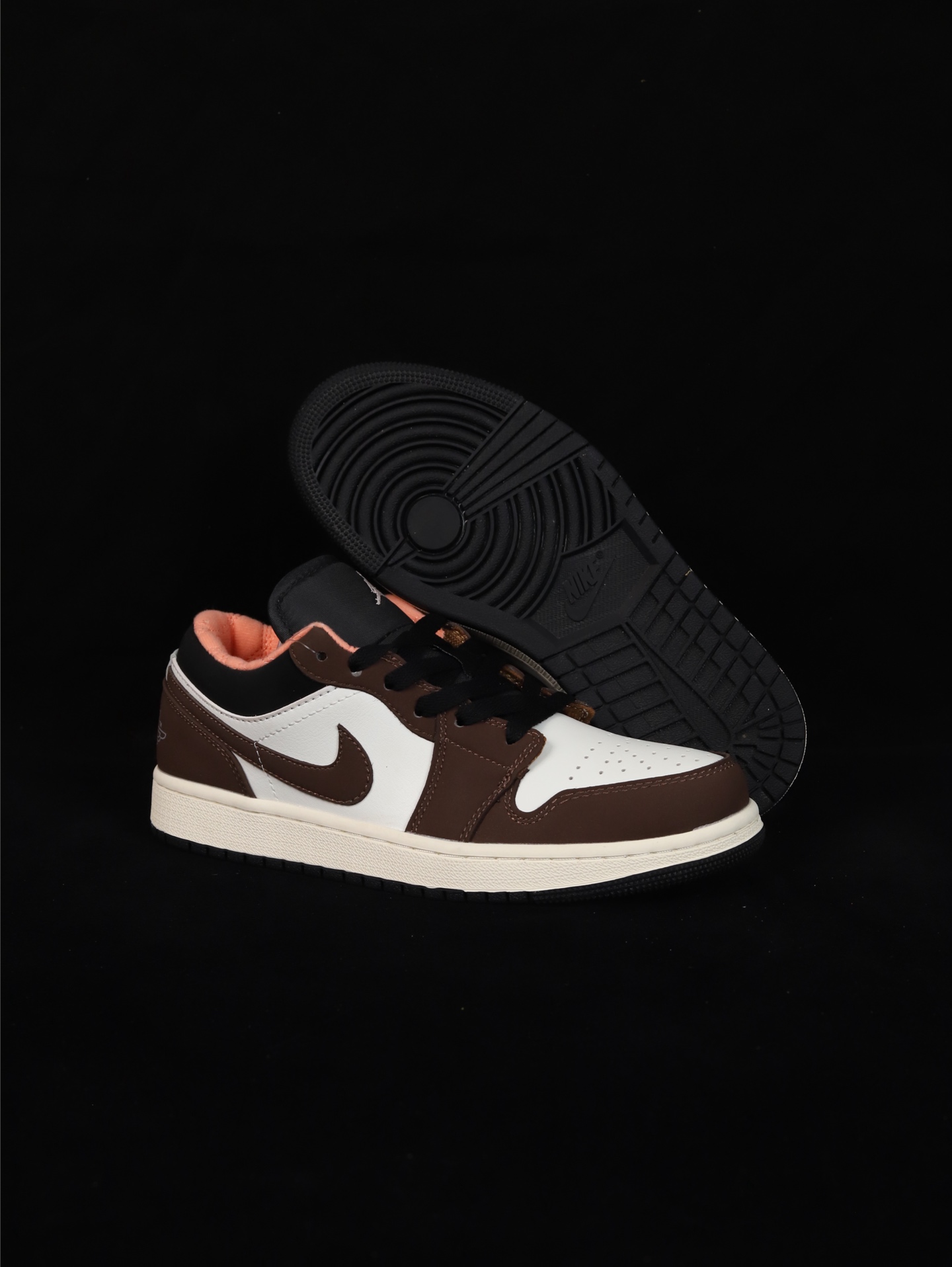 💰95
•S版·真头层性价比天花板·长期补货
Air Jordan 1 Low低帮原鞋购回重新打版开模 拒绝公底 购置公司同步原材料 都有细节还原95%全网最高版本 原汁原味 忠于原版 
货号：DC6991-200
Size：36 36.5 37.5 38 38.5 39 40 40.5 41 42 42.5 43 44 44.5 45 46