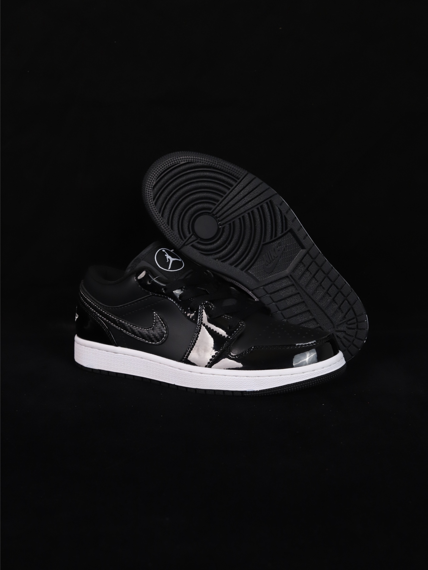 💰95
•S版·真头层性价比天花板·长期补货
Air Jordan 1 Low低帮原鞋购回重新打版开模 拒绝公底 购置公司同步原材料 都有细节还原95%全网最高版本 原汁原味 忠于原版 
货号：DD1650-001
Size：36 36.5 37.5 38 38.5 39 40 40.5 41 42 42.5 43 44 44.5 45 46