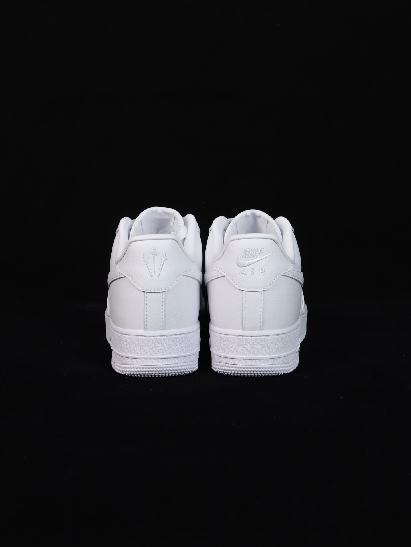 💰130
•新G5版本/纯原级/空军天花板/海内外标杆
2025款 Nike Air Force 1 空军低帮
鞋面采用澳洲进口牛皮 独家私模 最新25版大底模具 大底正确纹路咬花 正确25版倒置五星 原厂级电绣 鞋面电脑针车 皮料冲剪 采用最新进口玻璃刀
货号:CZ8065-100
尺码:35.5 36 36.5 37.5 38 38.5 39 40 40.5 41 42 42.5 43 44 44.5 45 45.5 46 47.5