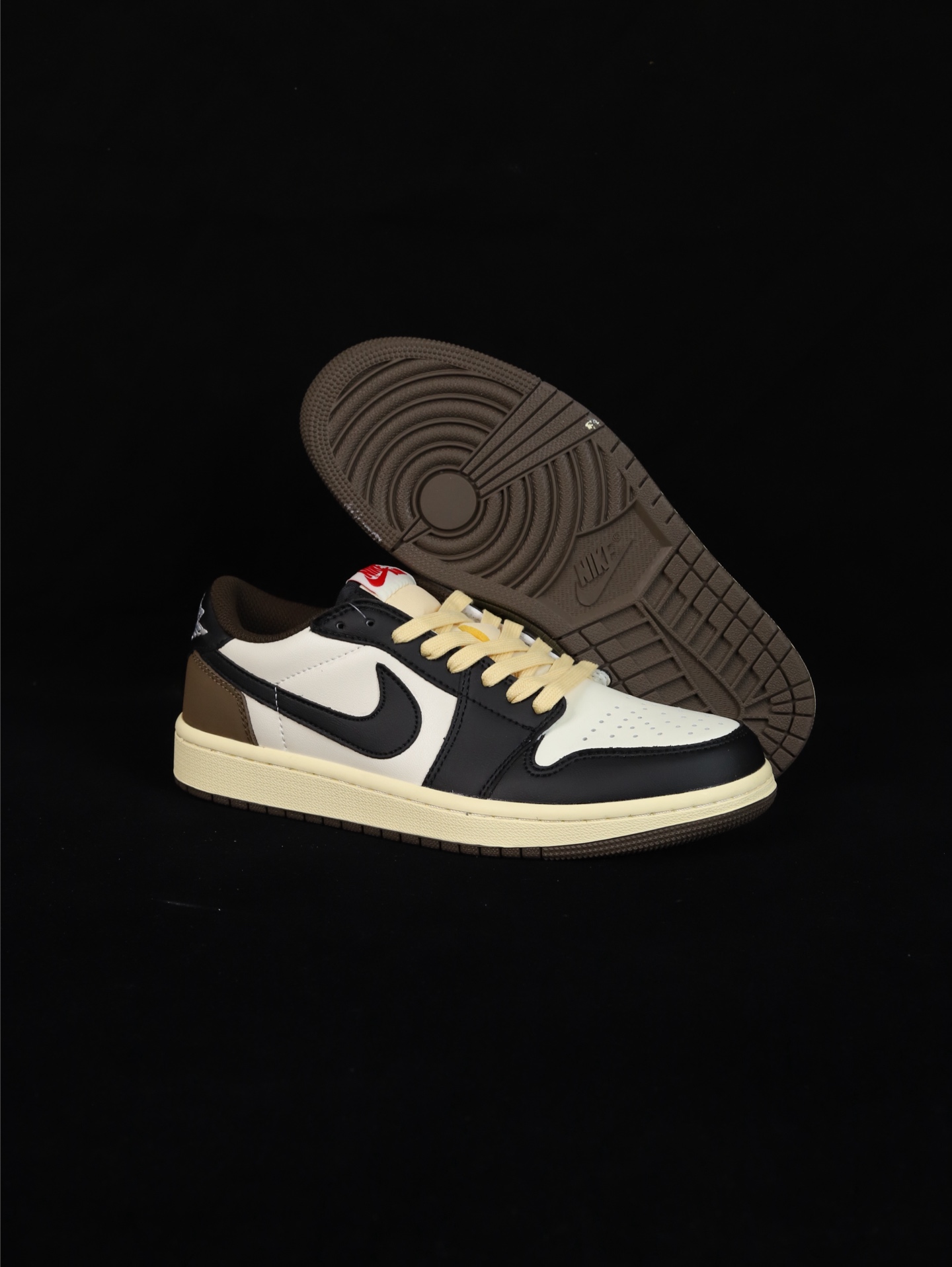 💰95
•S版·真头层性价比天花板·长期补货
Air Jordan 1 Low低帮原鞋购回重新打版开模 拒绝公底 购置公司同步原材料 都有细节还原95%全网最高版本 原汁原味 忠于原版 
货号：CQ4277-105
Size：36 36.5 37.5 38 38.5 39 40 40.5 41 42 42.5 43 44 44.5 45 46