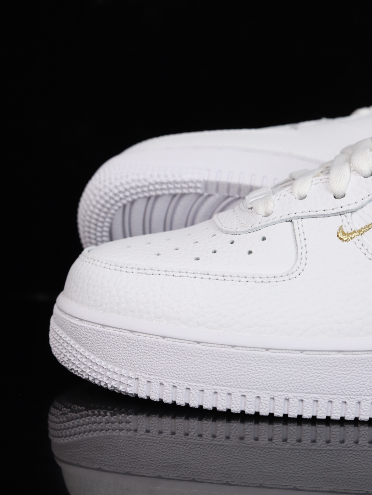 特价Nike Air Force 1 Low 原厂冲刀皮料切割干净 无任何毛边 清洁度细节完美 做工细节