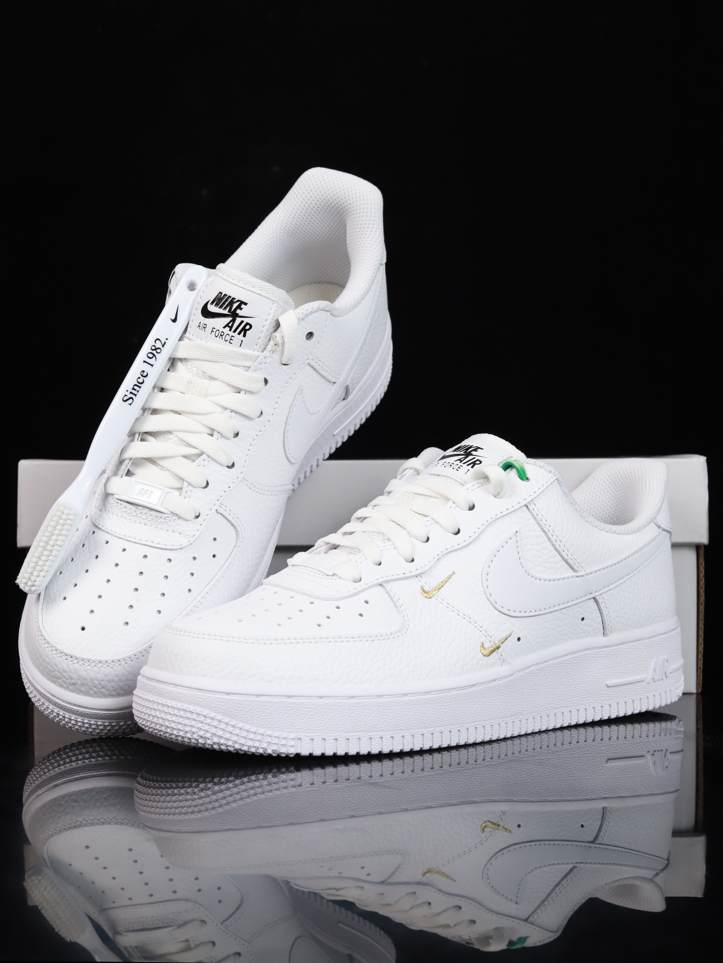 特价Nike Air Force 1 Low 原厂冲刀皮料切割干净 无任何毛边 清洁度细节完美 做工细节