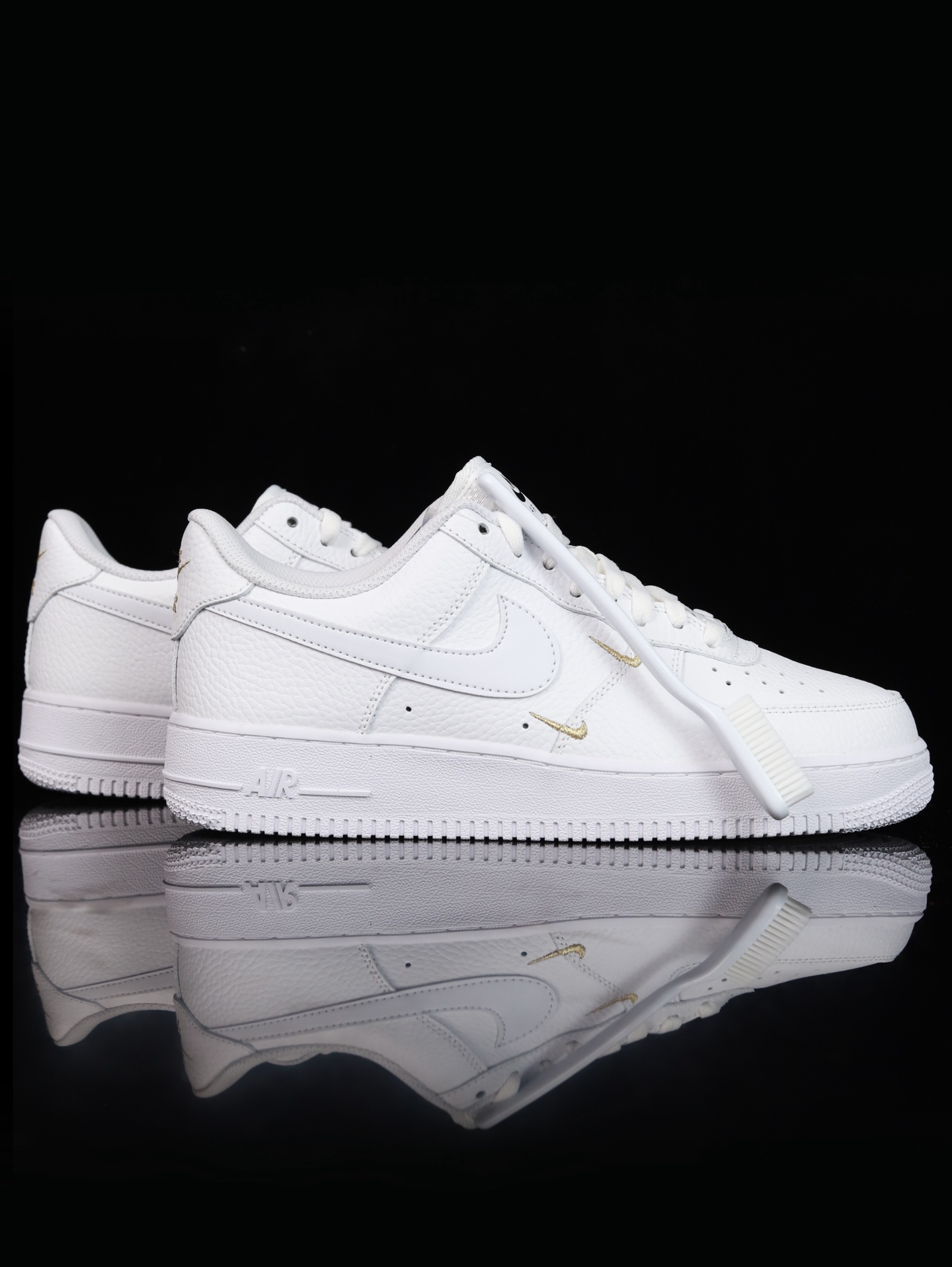 特价Nike Air Force 1 Low 原厂冲刀皮料切割干净 无任何毛边 清洁度细节完美 做工细节