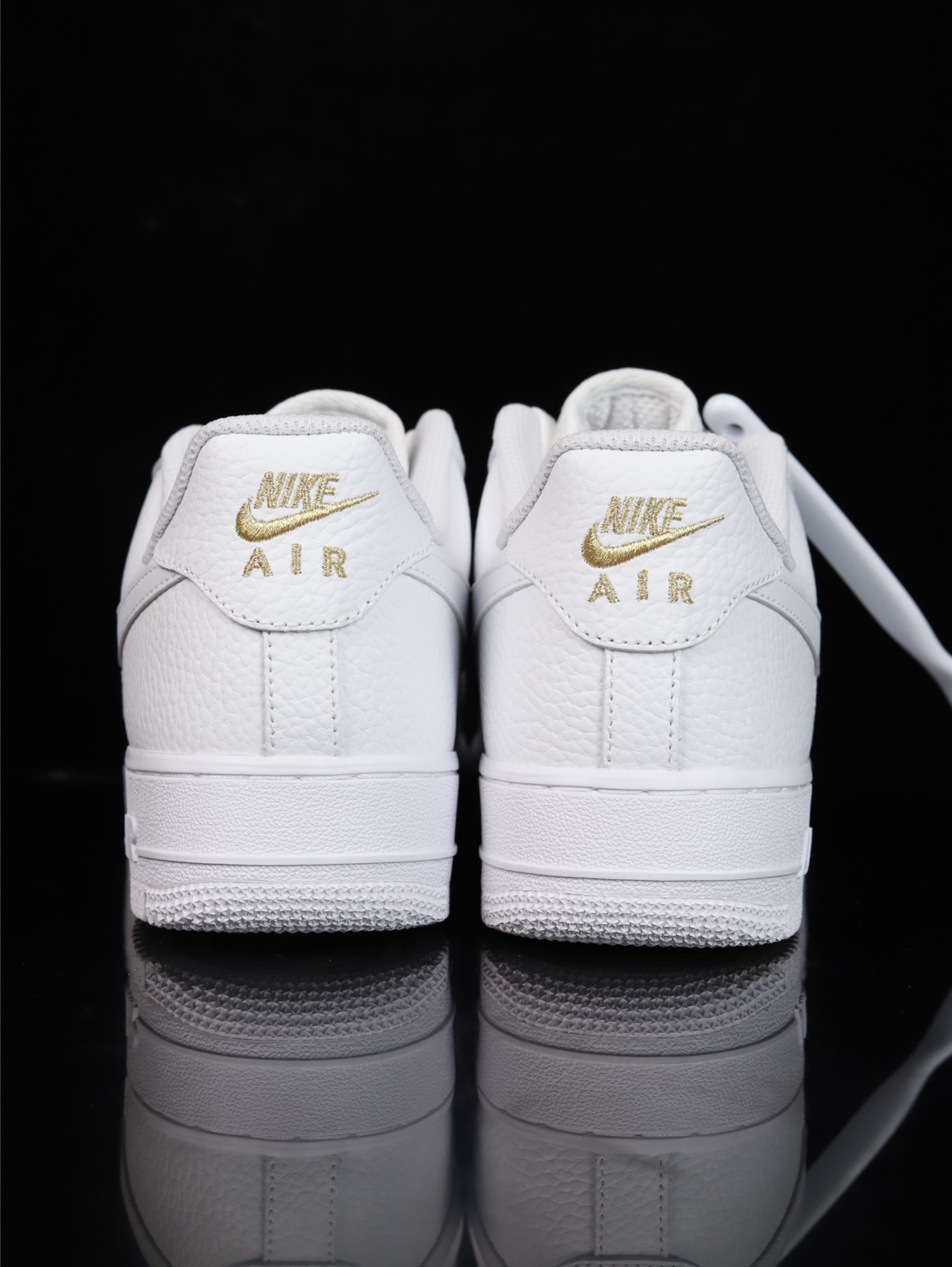 特价Nike Air Force 1 Low 原厂冲刀皮料切割干净 无任何毛边 清洁度细节完美 做工细节
