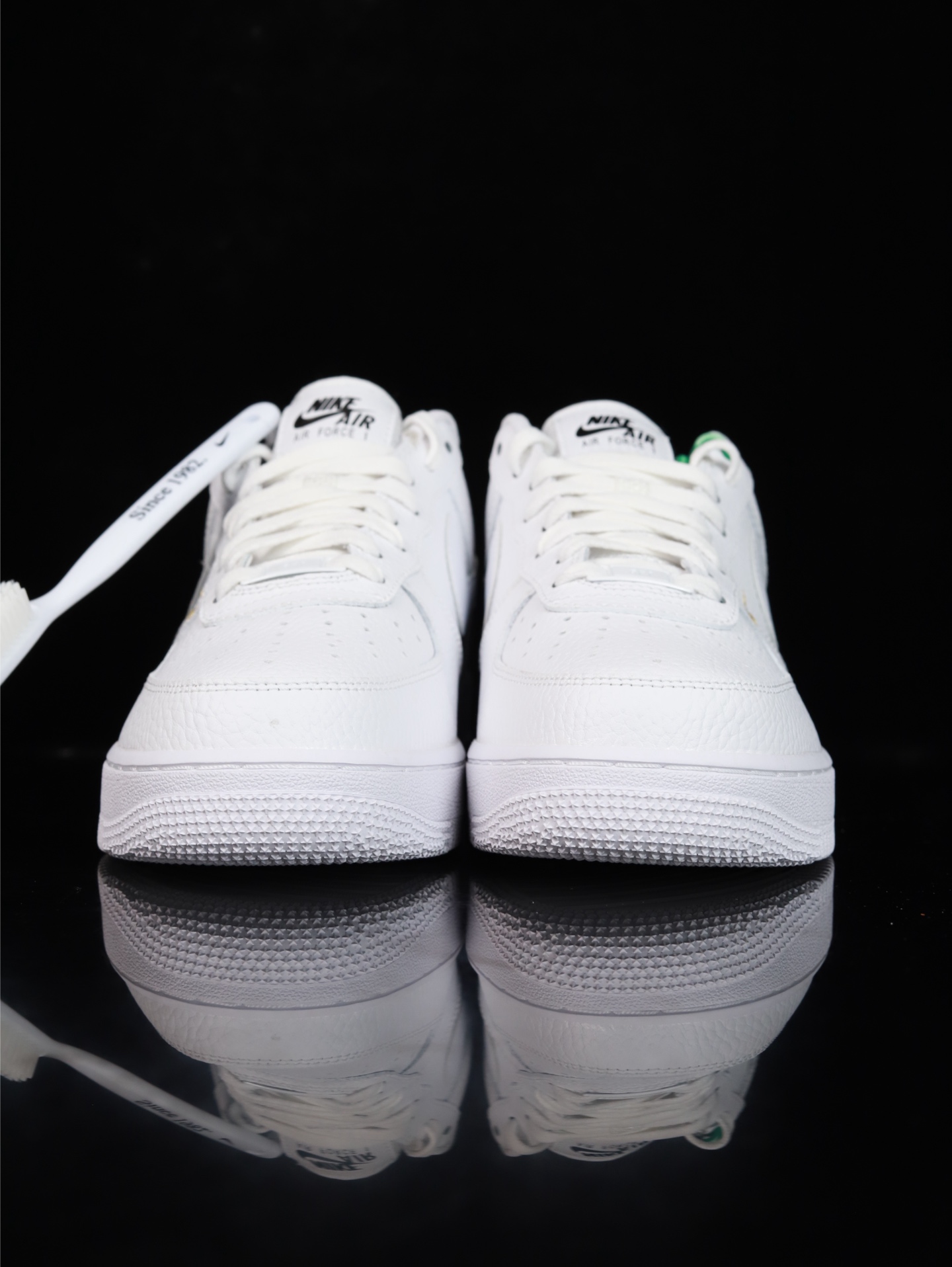 特价Nike Air Force 1 Low 原厂冲刀皮料切割干净 无任何毛边 清洁度细节完美 做工细节