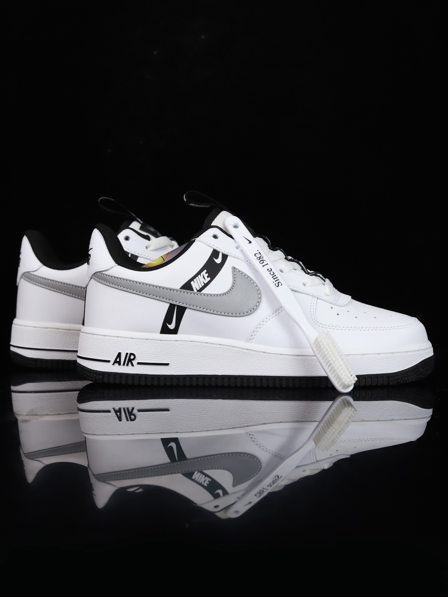 特价福利Nike Air Force 1 Low 原厂冲刀皮料切割干净 无任何毛边 清洁度细节完美 做工