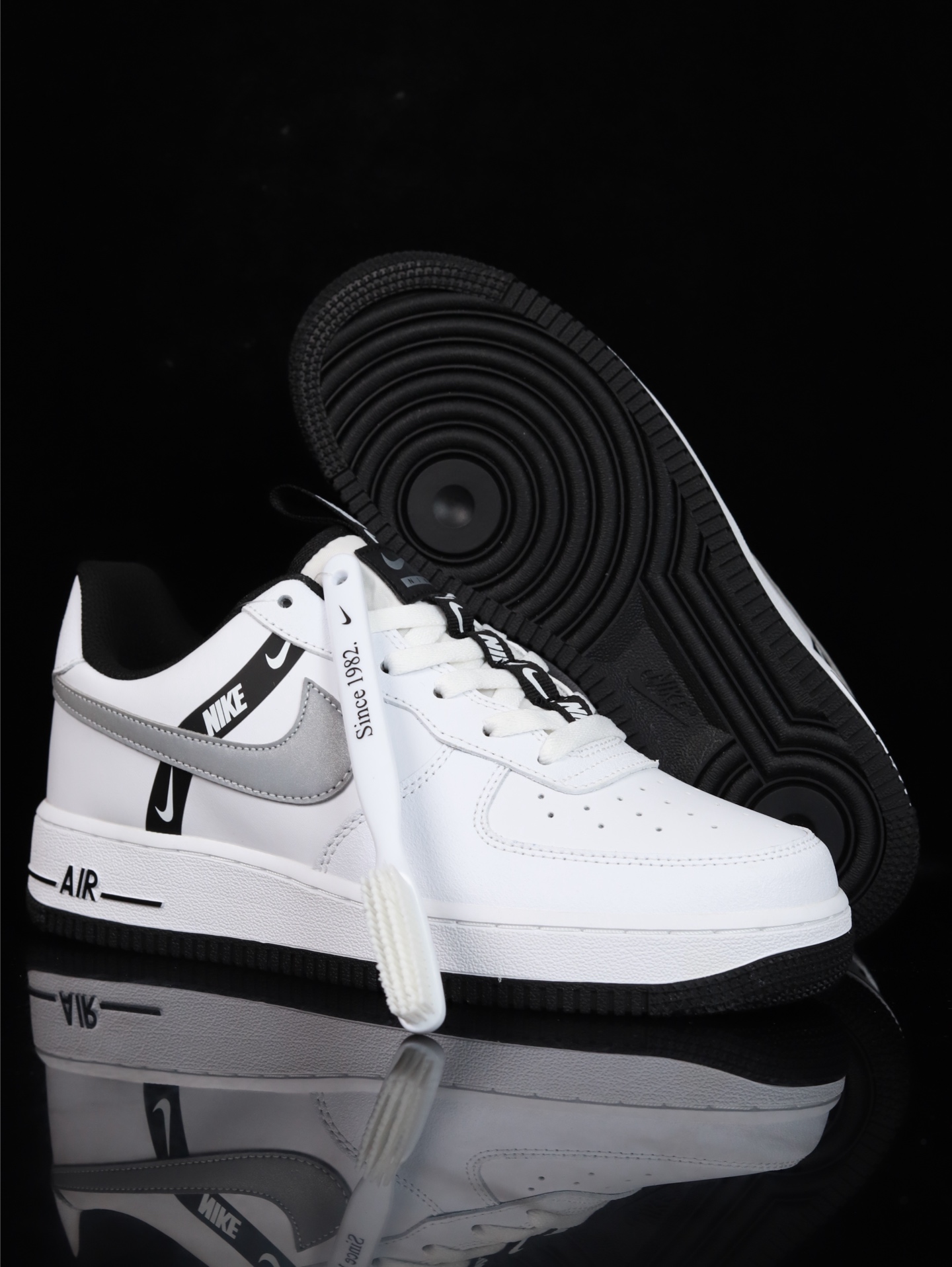 特价福利Nike Air Force 1 Low 原厂冲刀皮料切割干净 无任何毛边 清洁度细节完美 做工