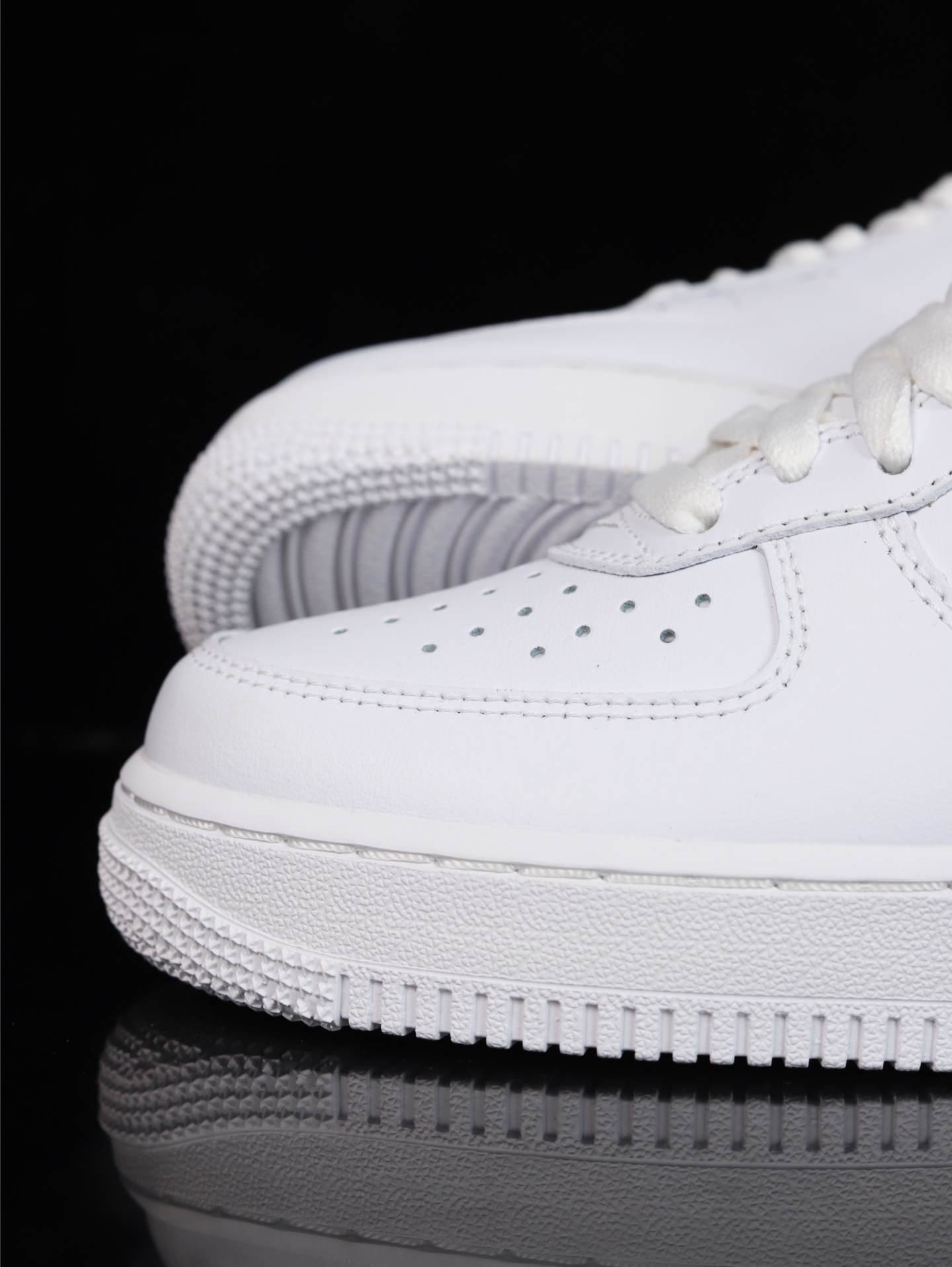 特价福利Nike Air Force 1 Low 原厂冲刀皮料切割干净 无任何毛边 清洁度细节完美 做工