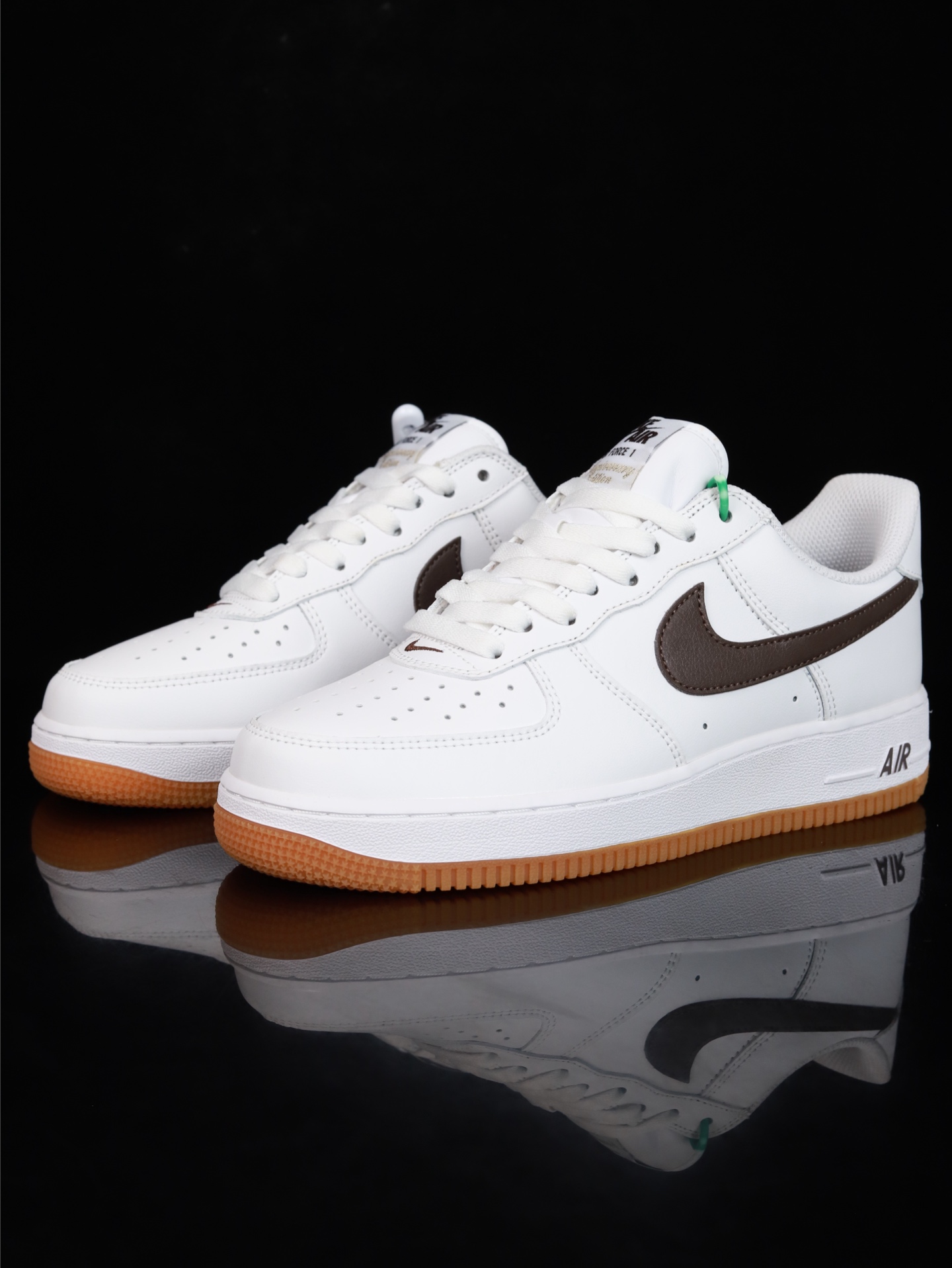特价Nike Air Force 1 Low 原厂冲刀皮料切割干净 无任何毛边 清洁度细节完美 做工细节
