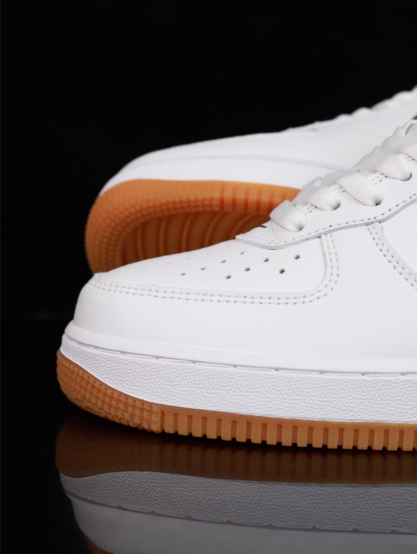 特价Nike Air Force 1 Low 原厂冲刀皮料切割干净 无任何毛边 清洁度细节完美 做工细节