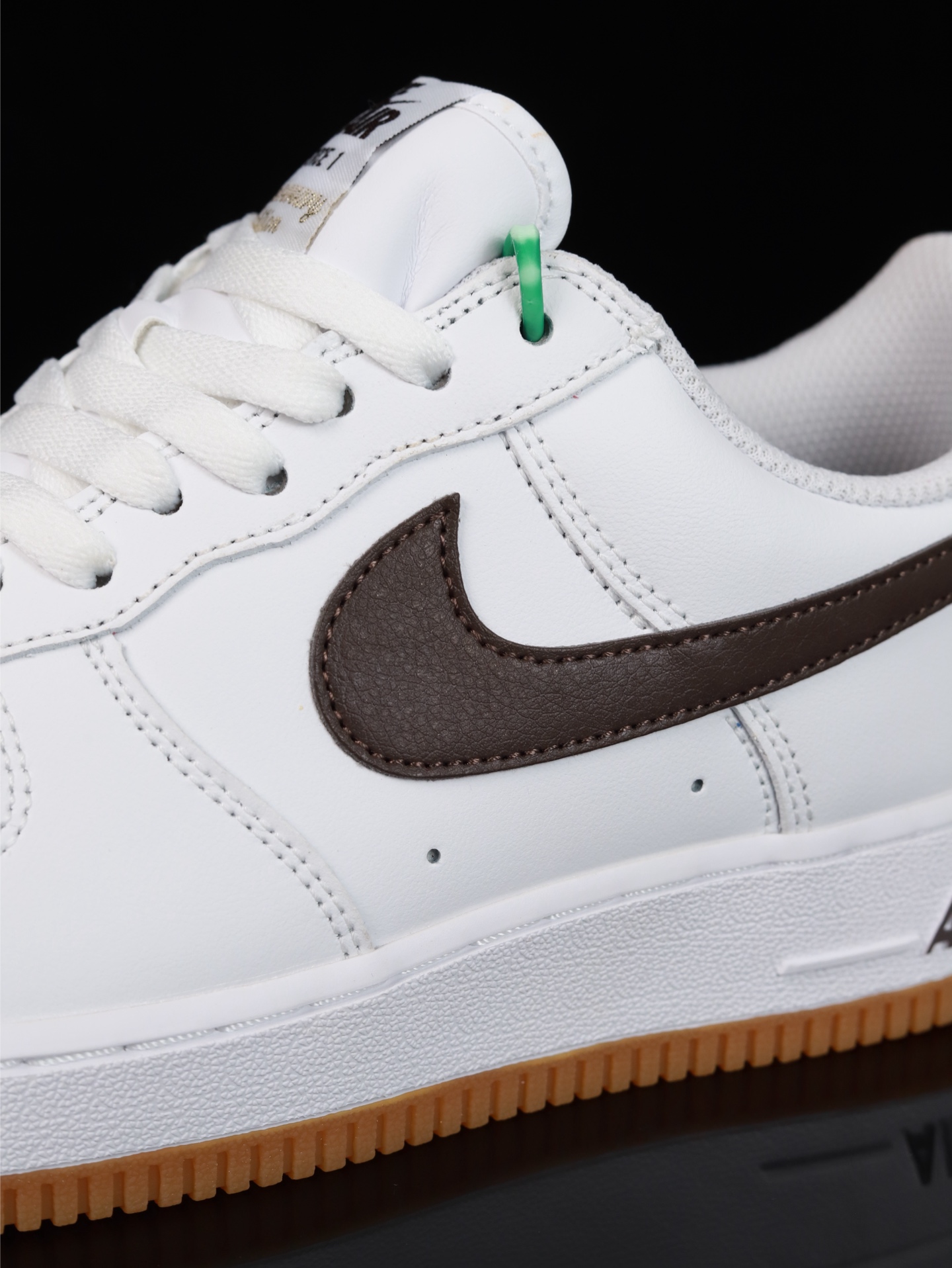 特价Nike Air Force 1 Low 原厂冲刀皮料切割干净 无任何毛边 清洁度细节完美 做工细节