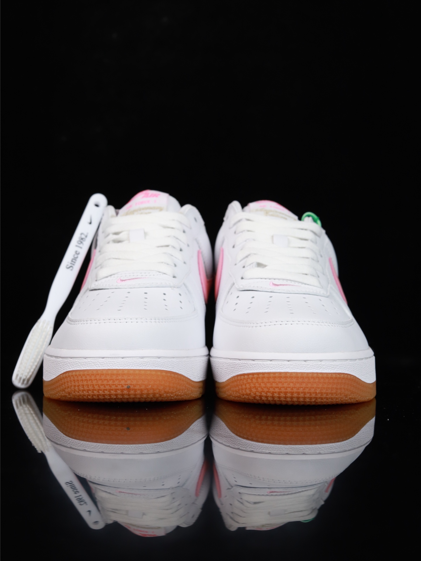 特价 Nike Air Force 1 Low 原厂冲刀皮料切割干净 无任何毛边 清洁度细节完美 做工细