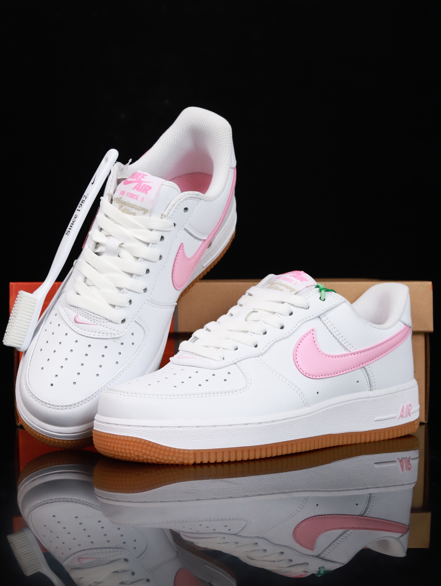 特价 Nike Air Force 1 Low 原厂冲刀皮料切割干净 无任何毛边 清洁度细节完美 做工细