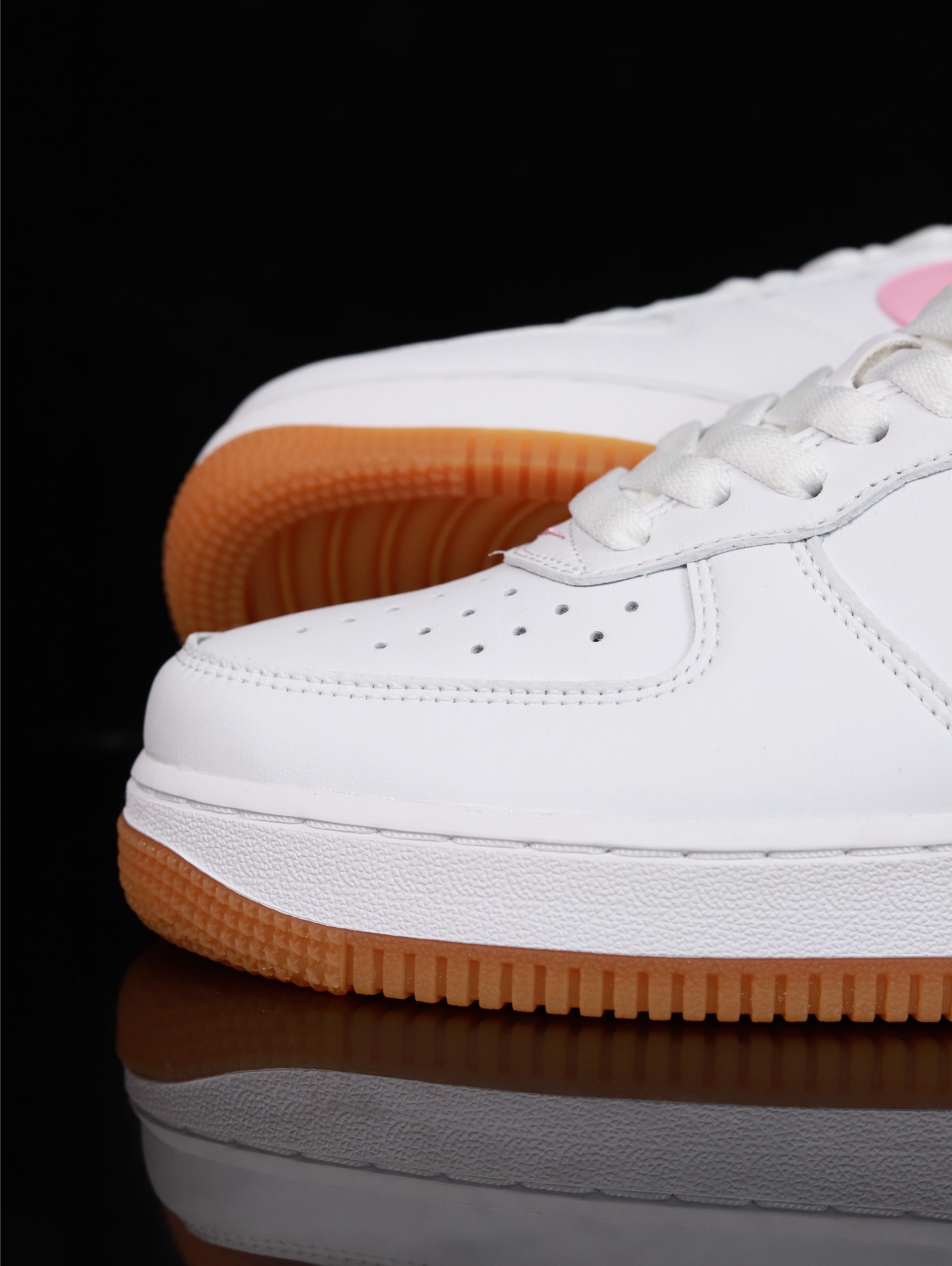 特价 Nike Air Force 1 Low 原厂冲刀皮料切割干净 无任何毛边 清洁度细节完美 做工细