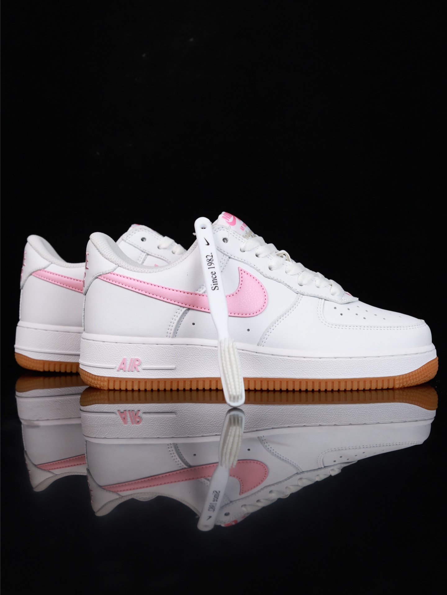 特价 Nike Air Force 1 Low 原厂冲刀皮料切割干净 无任何毛边 清洁度细节完美 做工细