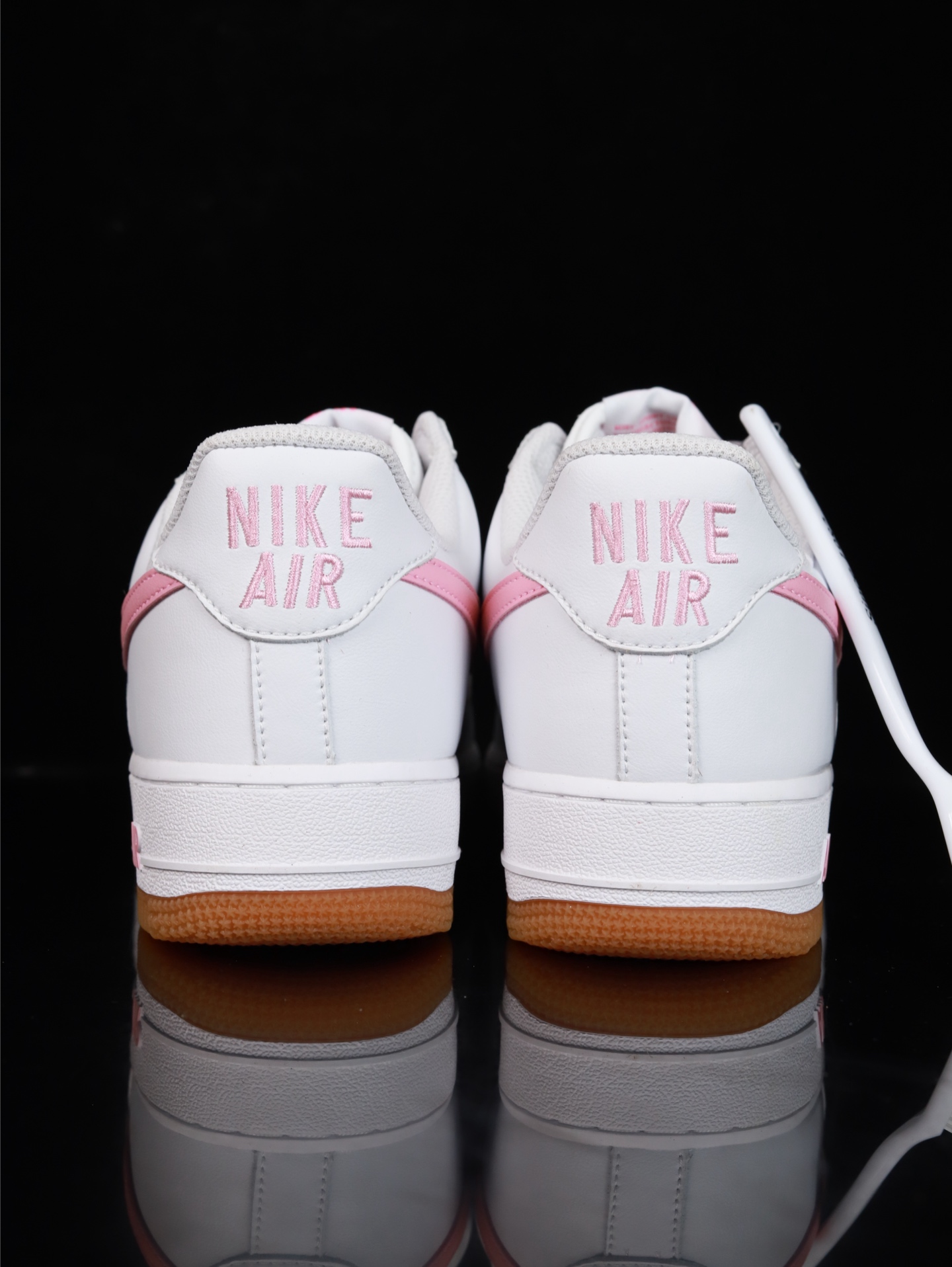 特价 Nike Air Force 1 Low 原厂冲刀皮料切割干净 无任何毛边 清洁度细节完美 做工细