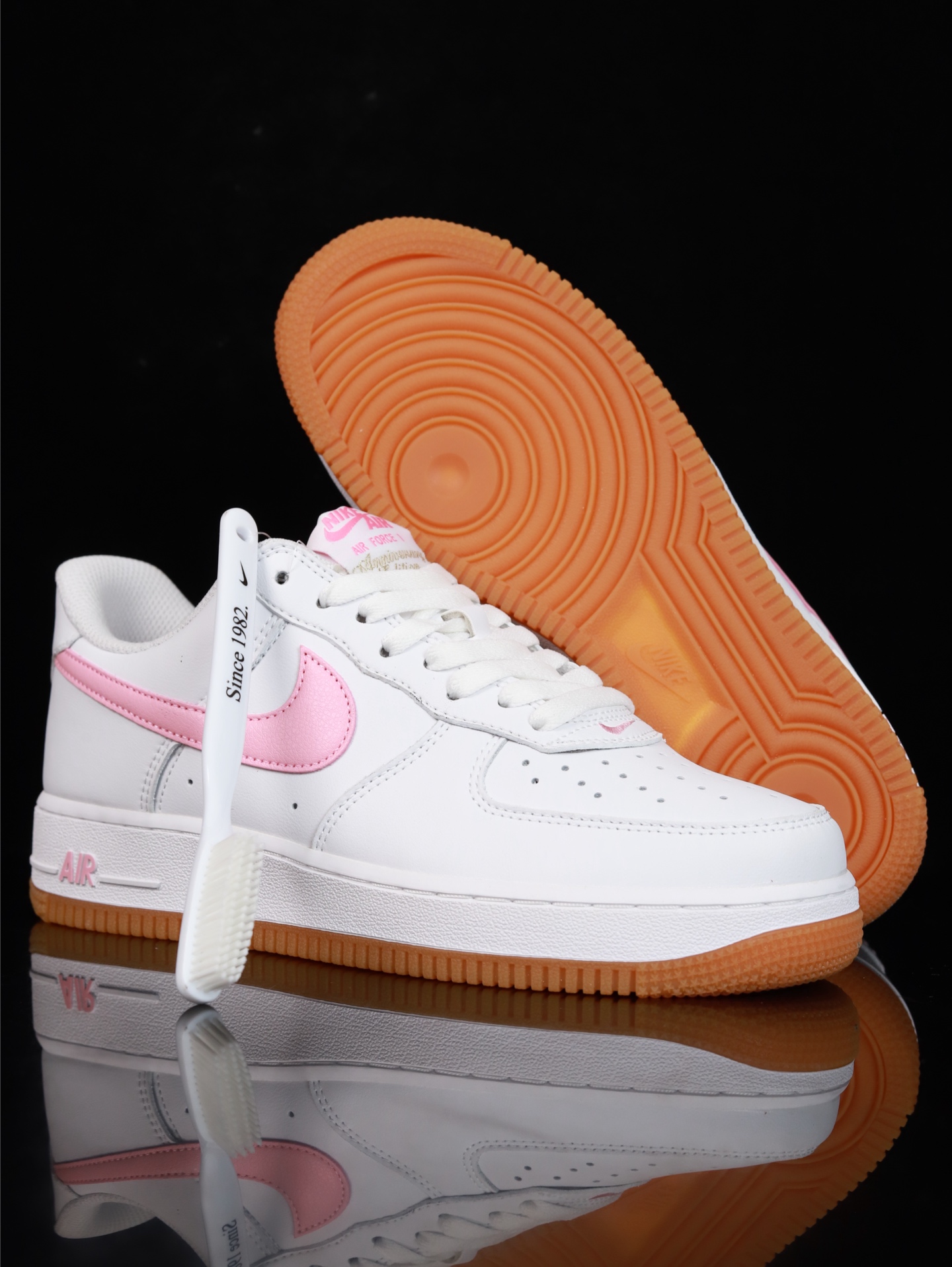 特价 Nike Air Force 1 Low 原厂冲刀皮料切割干净 无任何毛边 清洁度细节完美 做工细