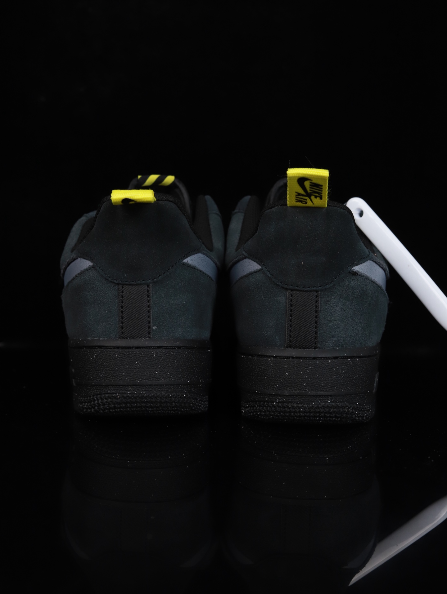 特价Nike Air Force 1 Low 原厂冲刀皮料切割干净 无任何毛边 清洁度细节完美 做工细节