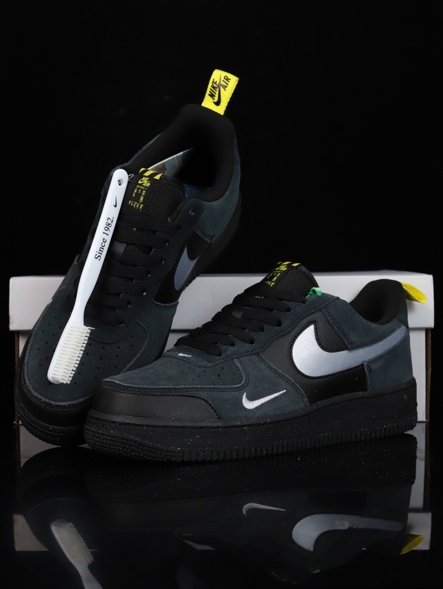 特价Nike Air Force 1 Low 原厂冲刀皮料切割干净 无任何毛边 清洁度细节完美 做工细节