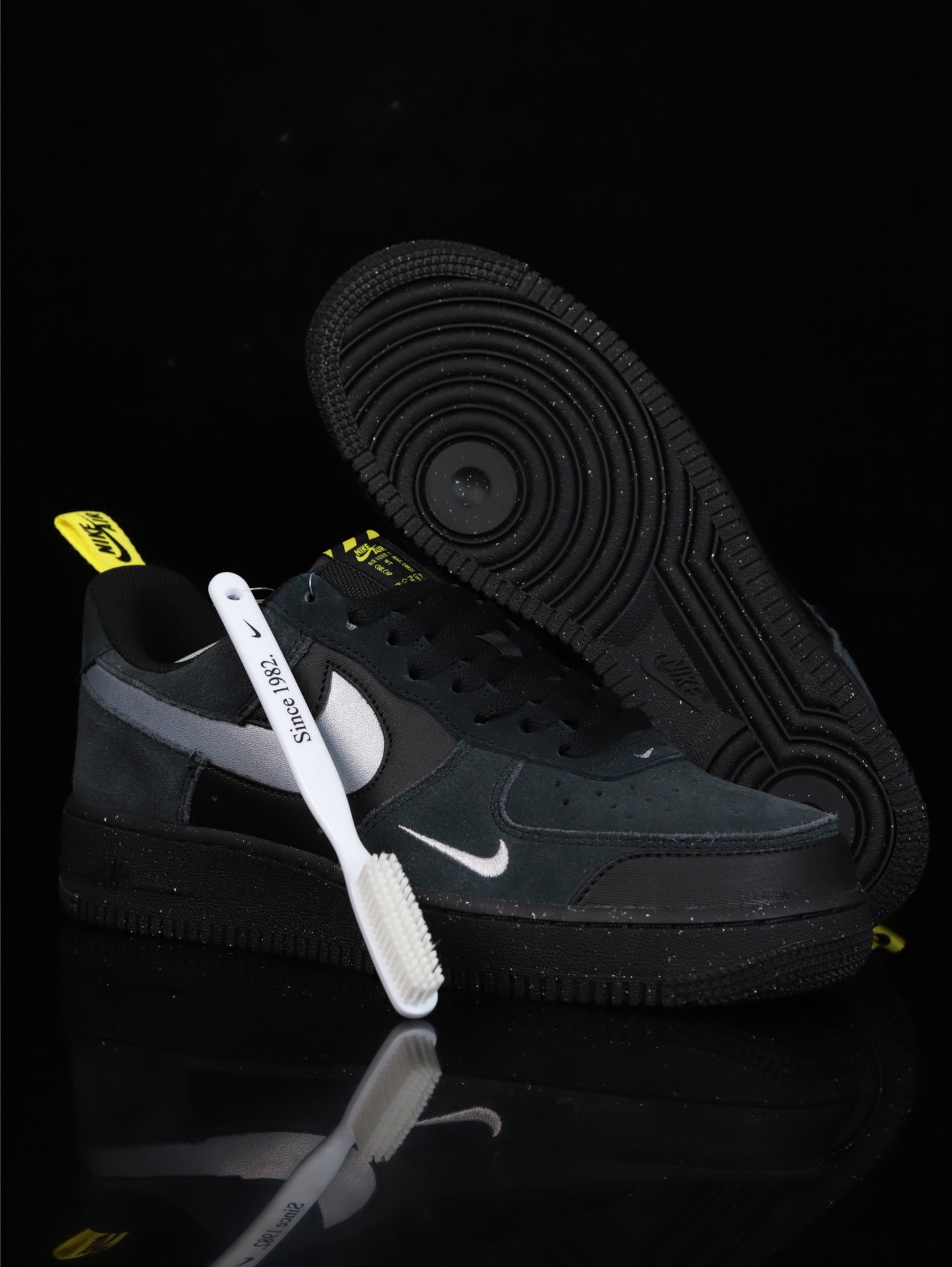 特价Nike Air Force 1 Low 原厂冲刀皮料切割干净 无任何毛边 清洁度细节完美 做工细节