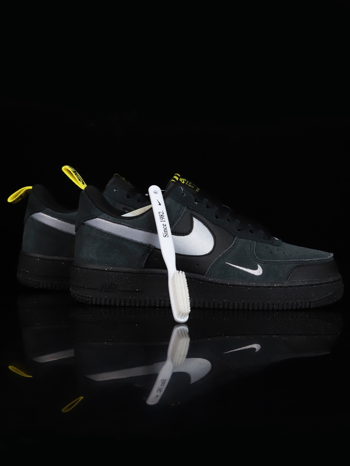 特价Nike Air Force 1 Low 原厂冲刀皮料切割干净 无任何毛边 清洁度细节完美 做工细节