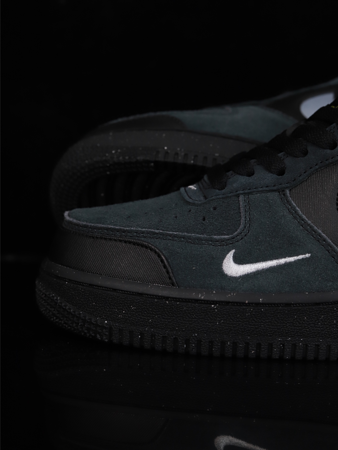 特价Nike Air Force 1 Low 原厂冲刀皮料切割干净 无任何毛边 清洁度细节完美 做工细节