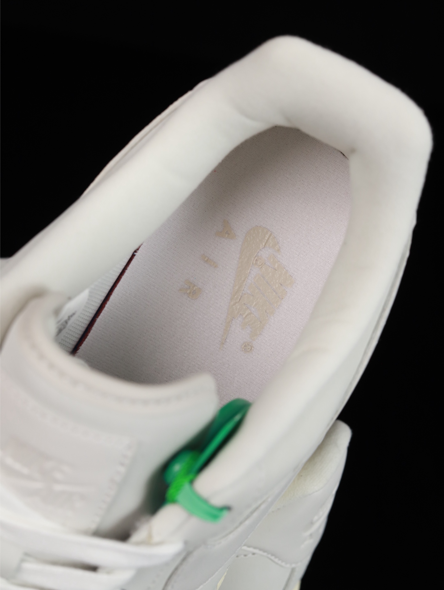 特价 Nike Air Force 1 Low 原厂冲刀皮料切割干净 无任何毛边 清洁度细节完美 做工细