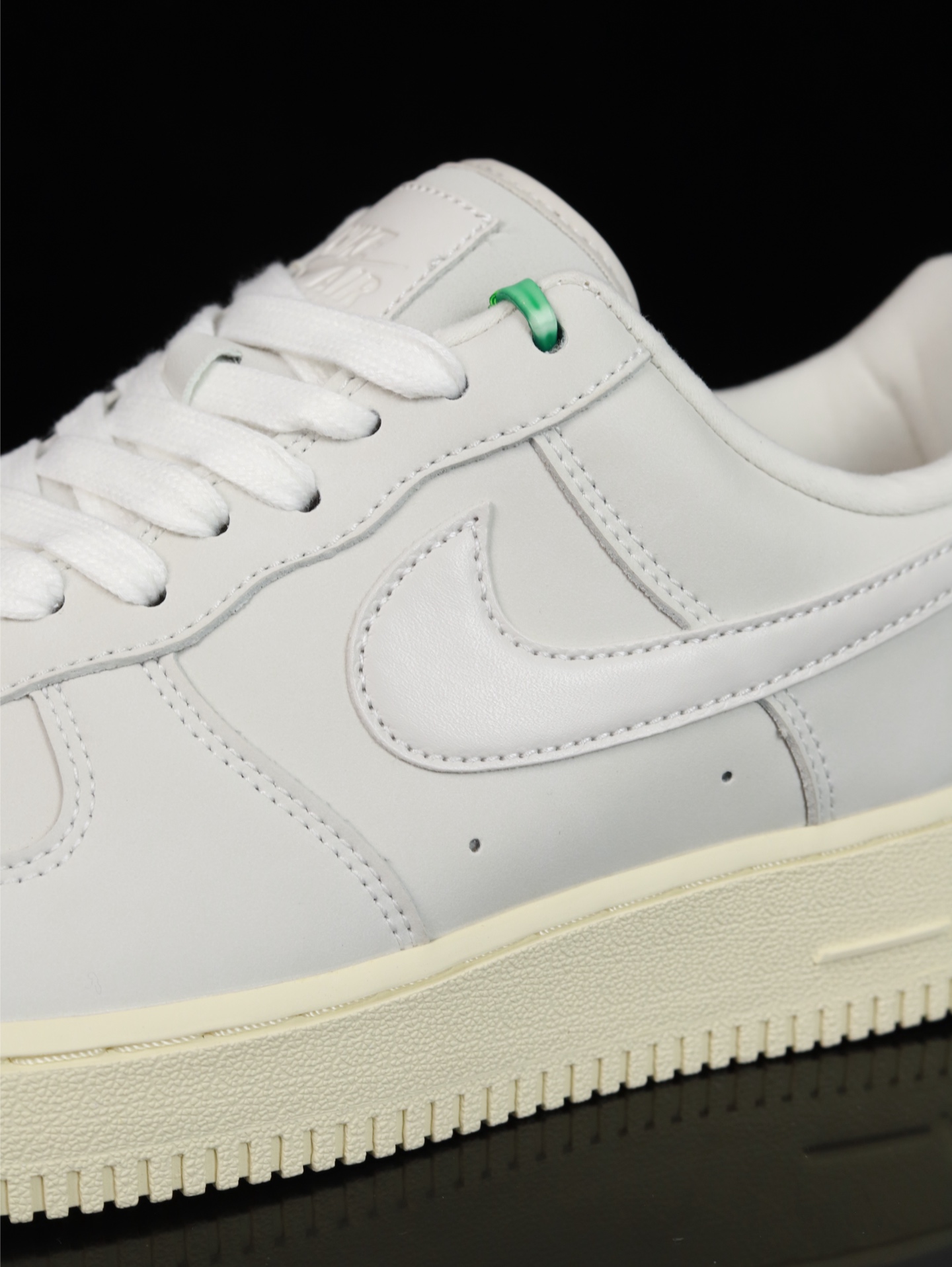 特价 Nike Air Force 1 Low 原厂冲刀皮料切割干净 无任何毛边 清洁度细节完美 做工细