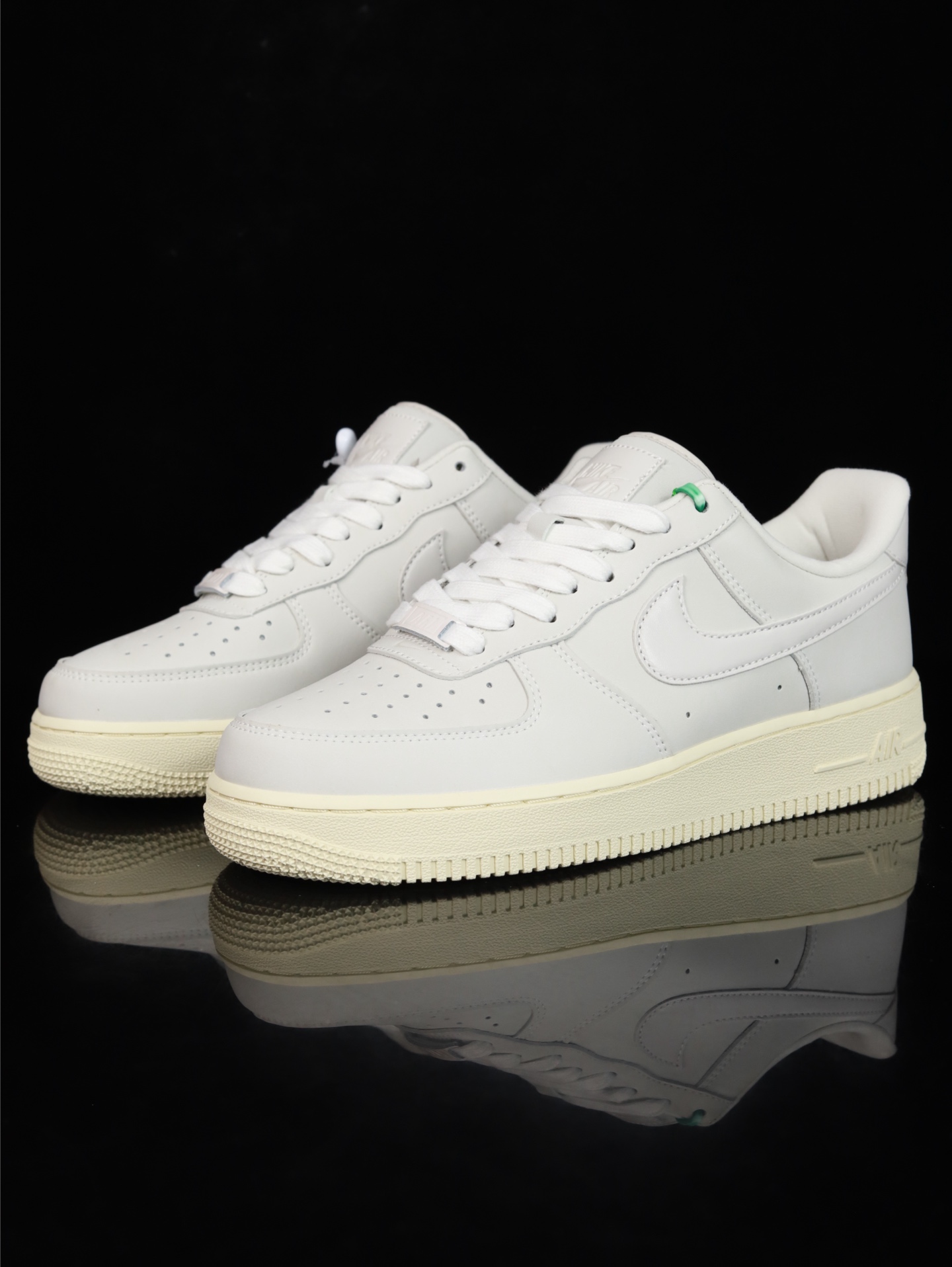 特价 Nike Air Force 1 Low 原厂冲刀皮料切割干净 无任何毛边 清洁度细节完美 做工细