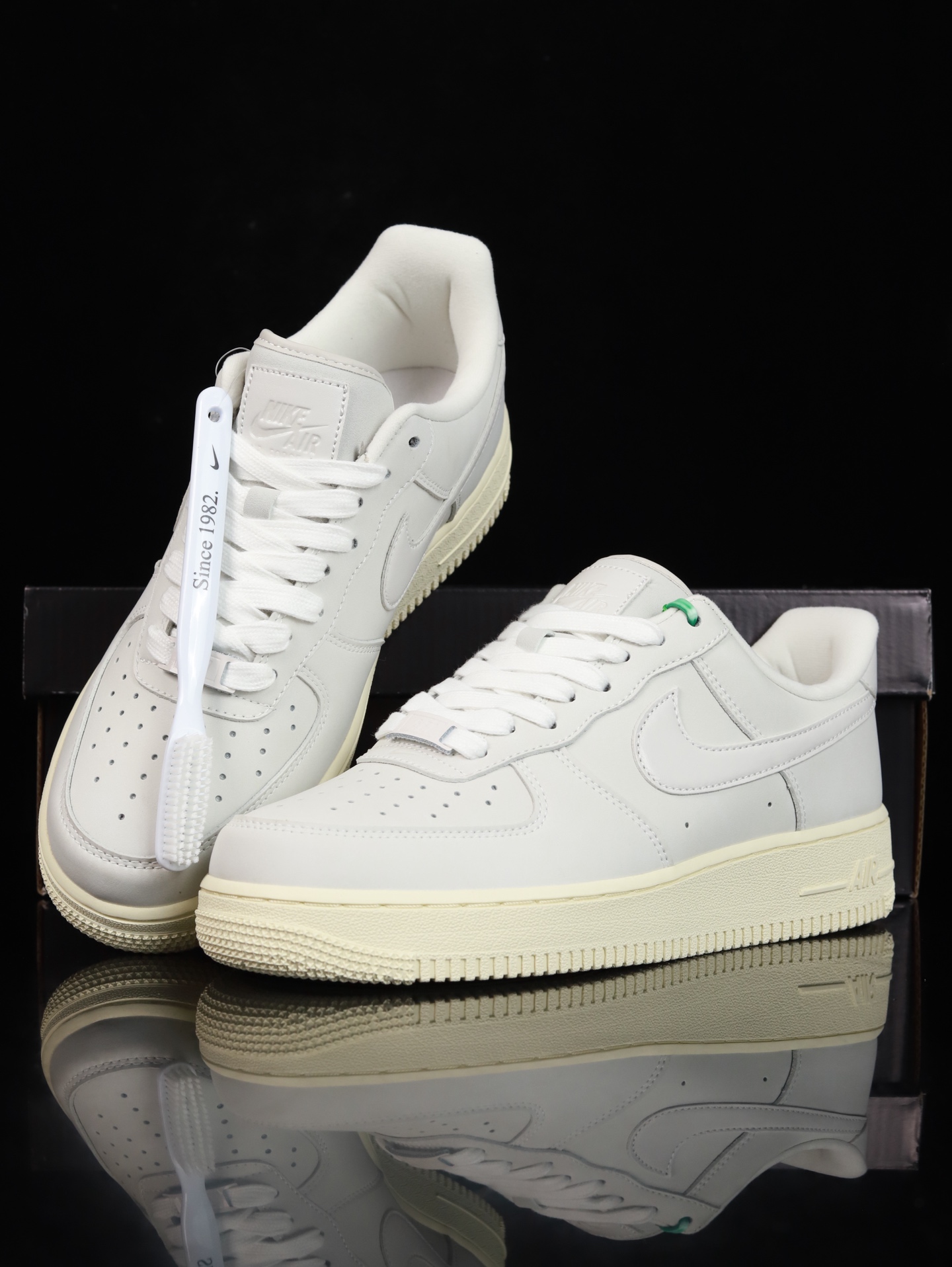 特价 Nike Air Force 1 Low 原厂冲刀皮料切割干净 无任何毛边 清洁度细节完美 做工细