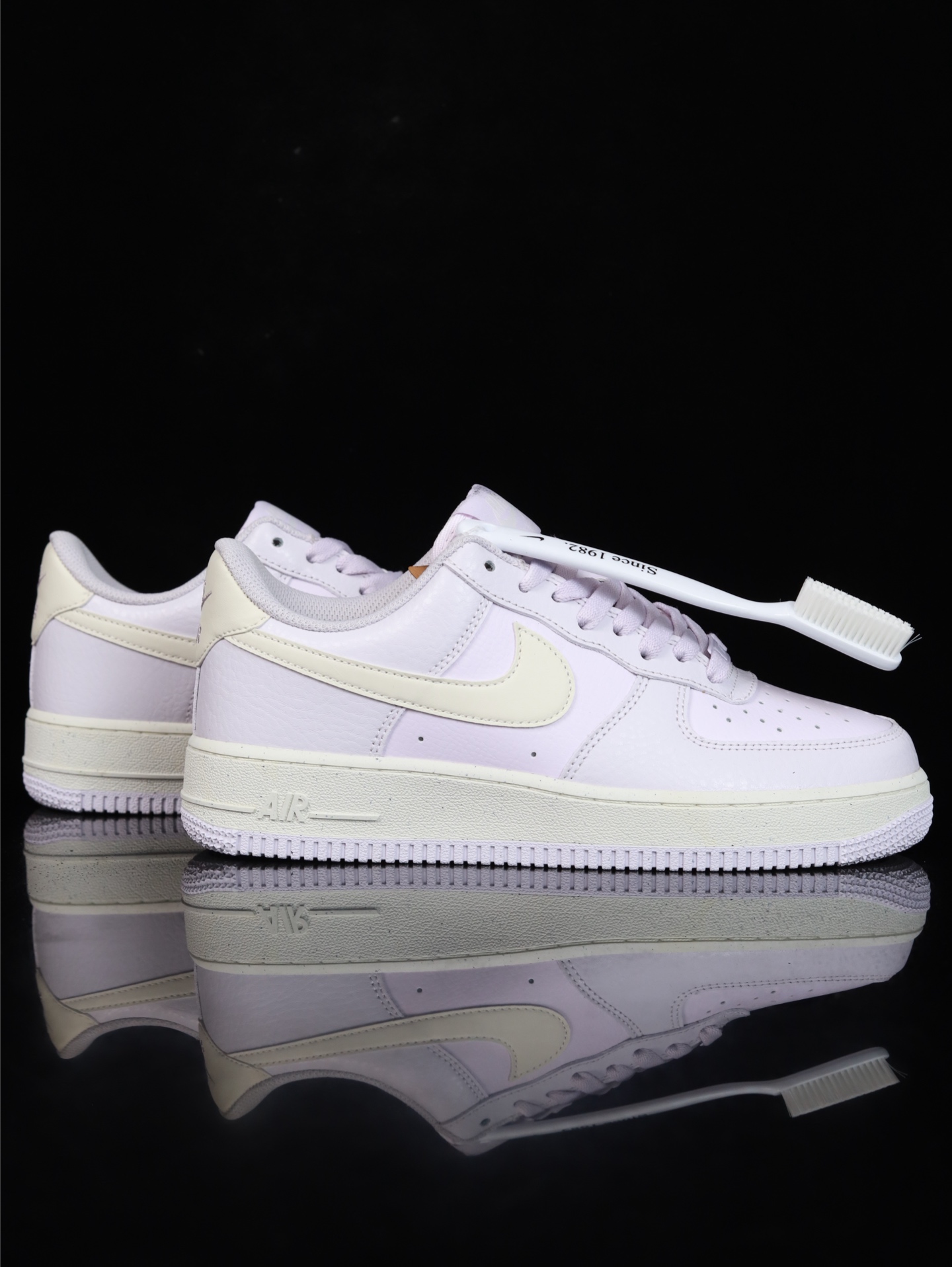 特价Nike Air Force 1 Low 原厂冲刀皮料切割干净 无任何毛边 清洁度细节完美 做工细节