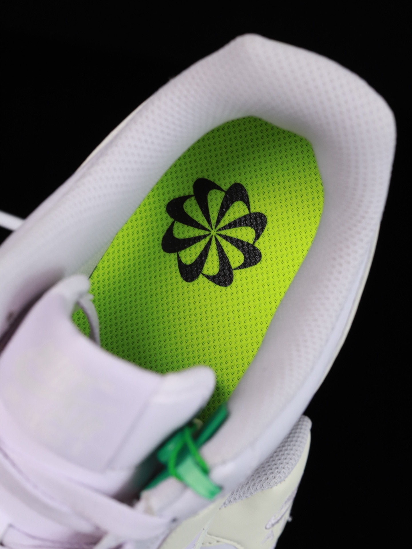 特价Nike Air Force 1 Low 原厂冲刀皮料切割干净 无任何毛边 清洁度细节完美 做工细节