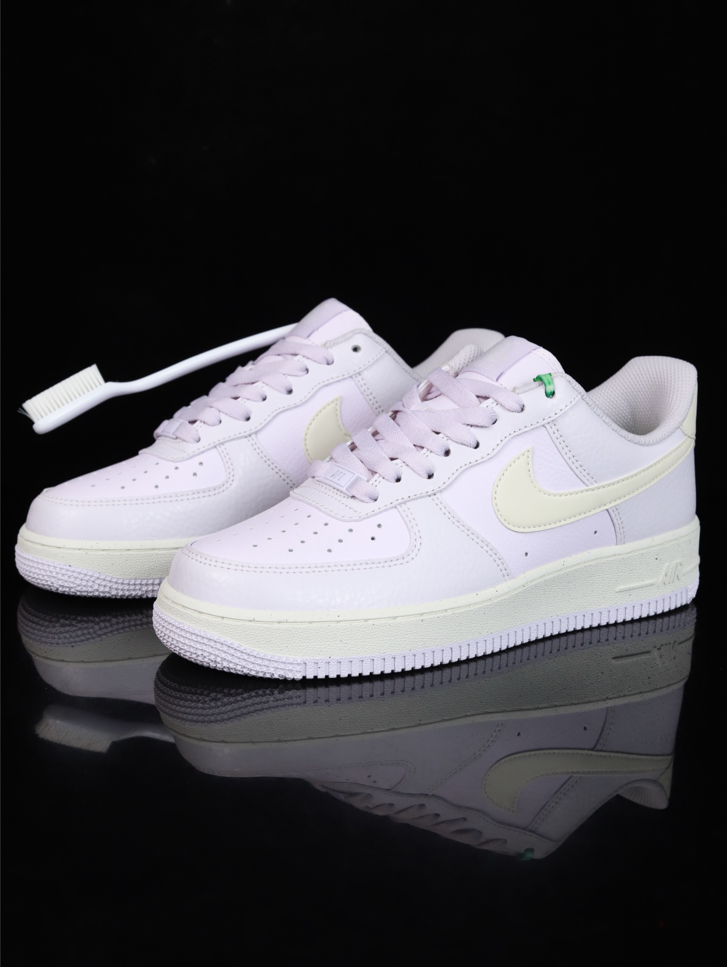 特价Nike Air Force 1 Low 原厂冲刀皮料切割干净 无任何毛边 清洁度细节完美 做工细节