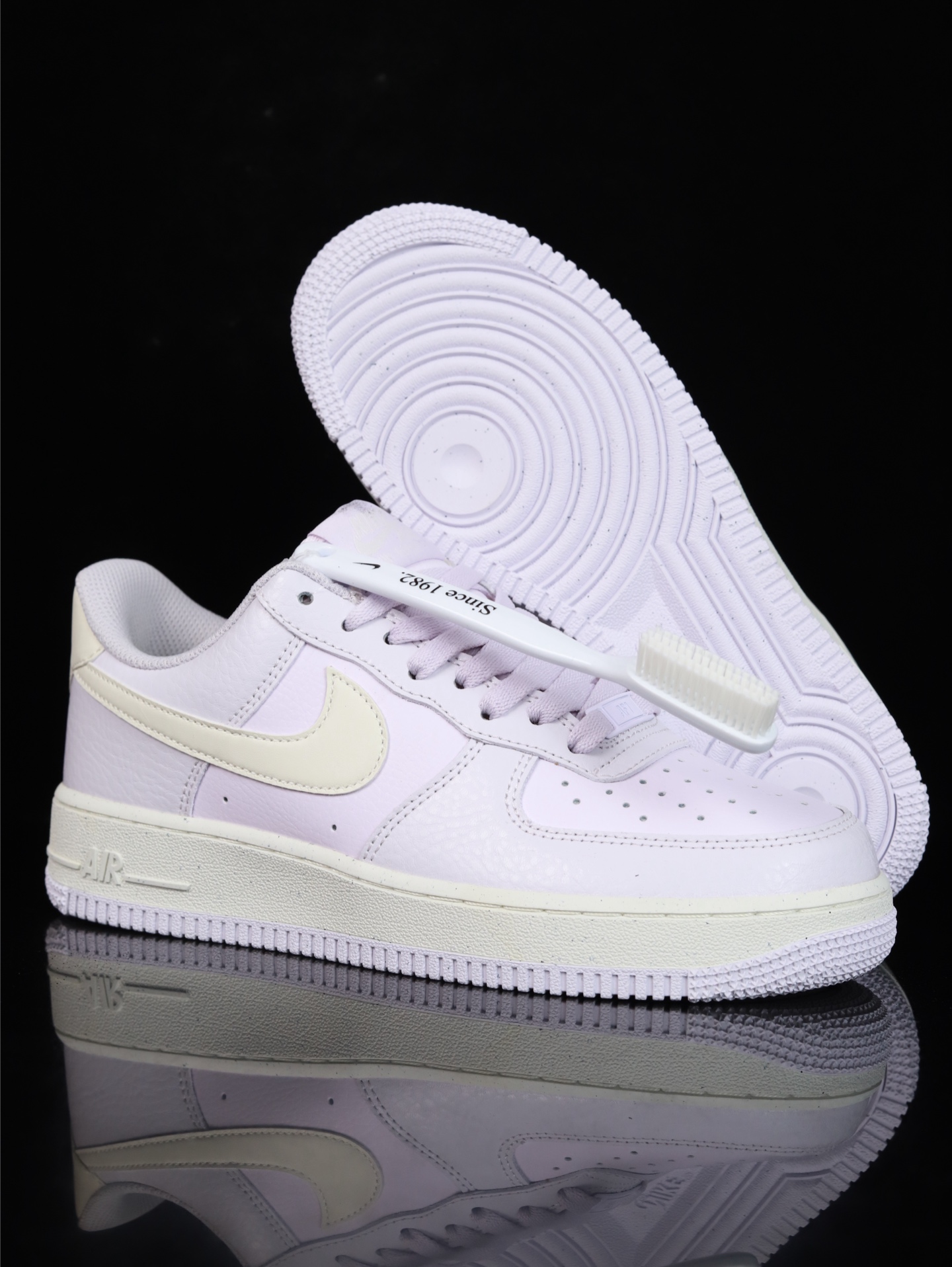 特价Nike Air Force 1 Low 原厂冲刀皮料切割干净 无任何毛边 清洁度细节完美 做工细节