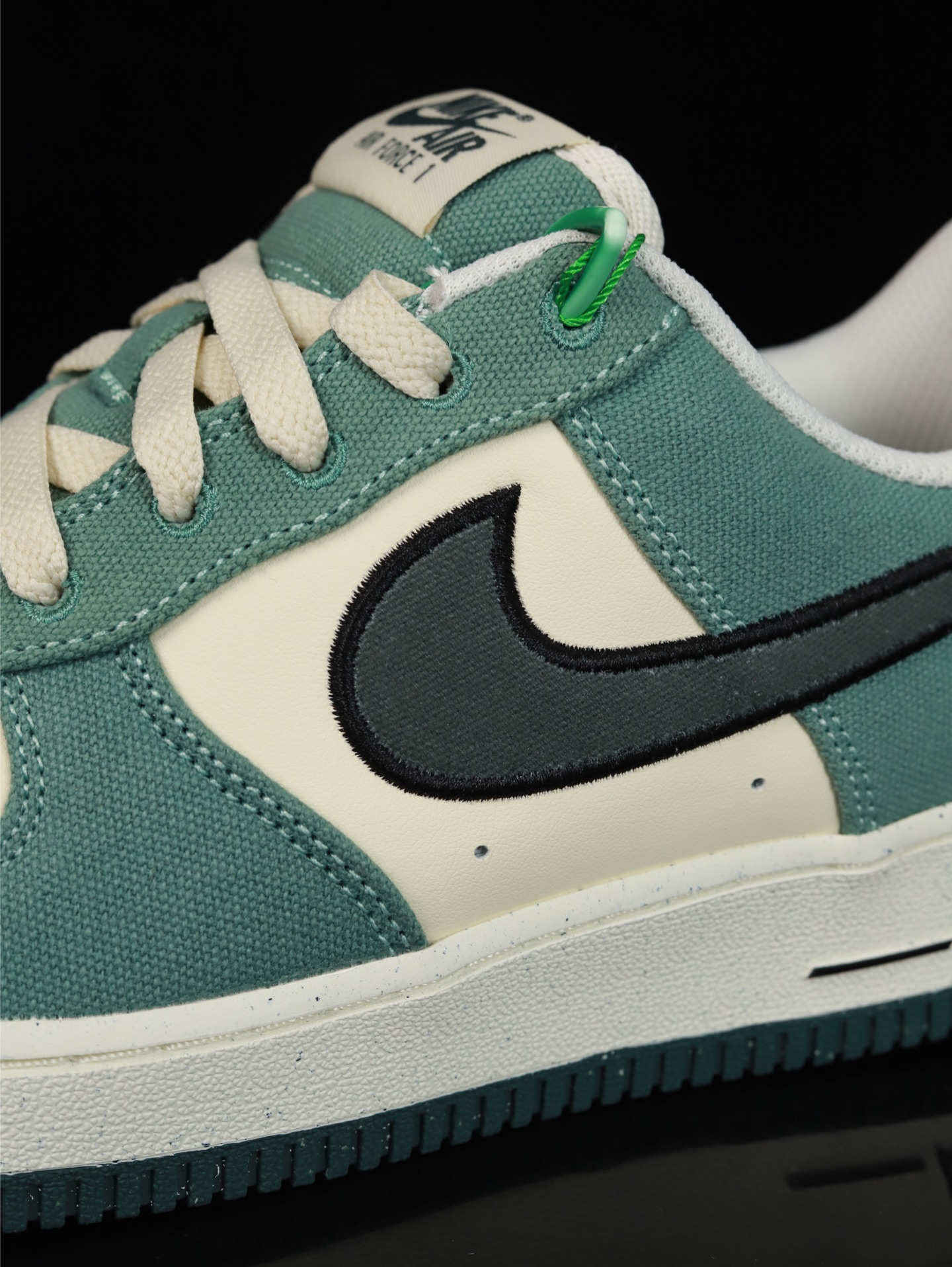 特价Nike Air Force 1 Low 原厂冲刀皮料切割干净 无任何毛边 清洁度细节完美 做工细节