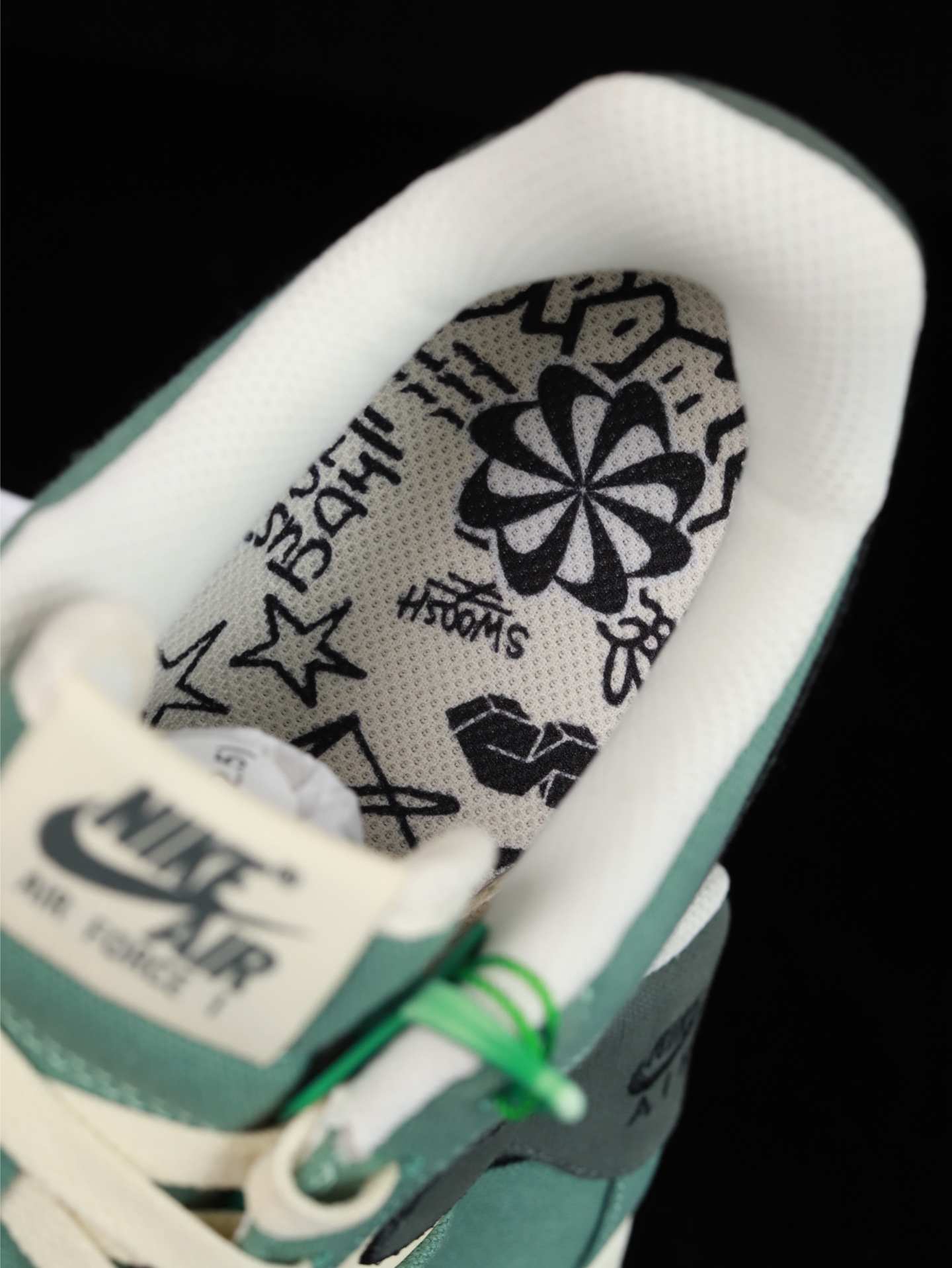 特价Nike Air Force 1 Low 原厂冲刀皮料切割干净 无任何毛边 清洁度细节完美 做工细节