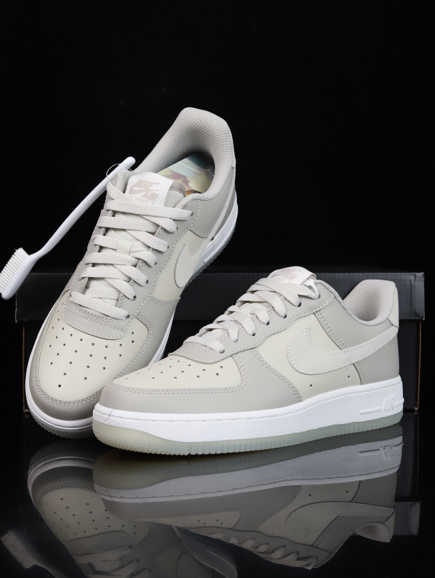 Nike Air Force 1 Low 原厂冲刀皮料切割干净 无任何毛边 清洁度细节完美 做工细节全方