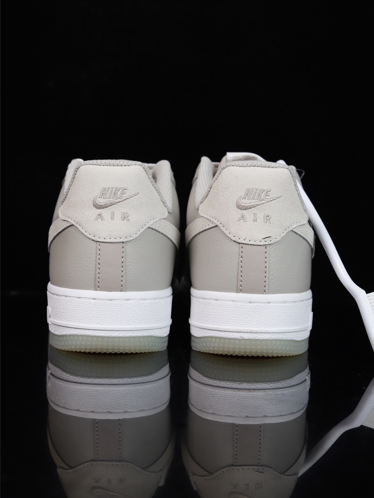 Nike Air Force 1 Low 原厂冲刀皮料切割干净 无任何毛边 清洁度细节完美 做工细节全方