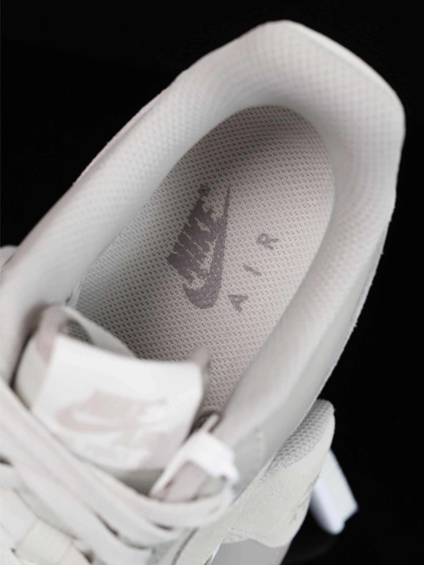 Nike Air Force 1 Low 原厂冲刀皮料切割干净 无任何毛边 清洁度细节完美 做工细节全方