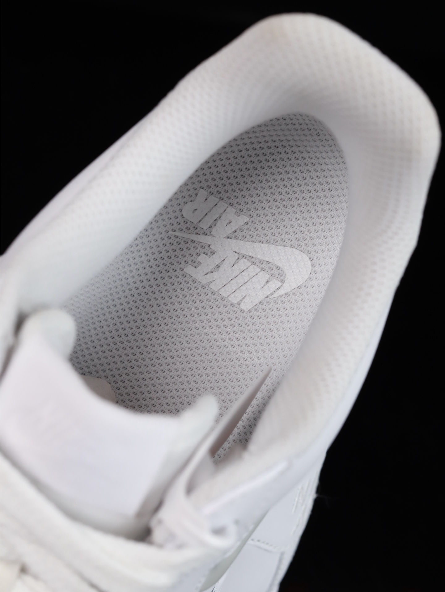 Nike Air Force 1 Low 原厂冲刀皮料切割干净 无任何毛边 清洁度细节完美 做工细节全方