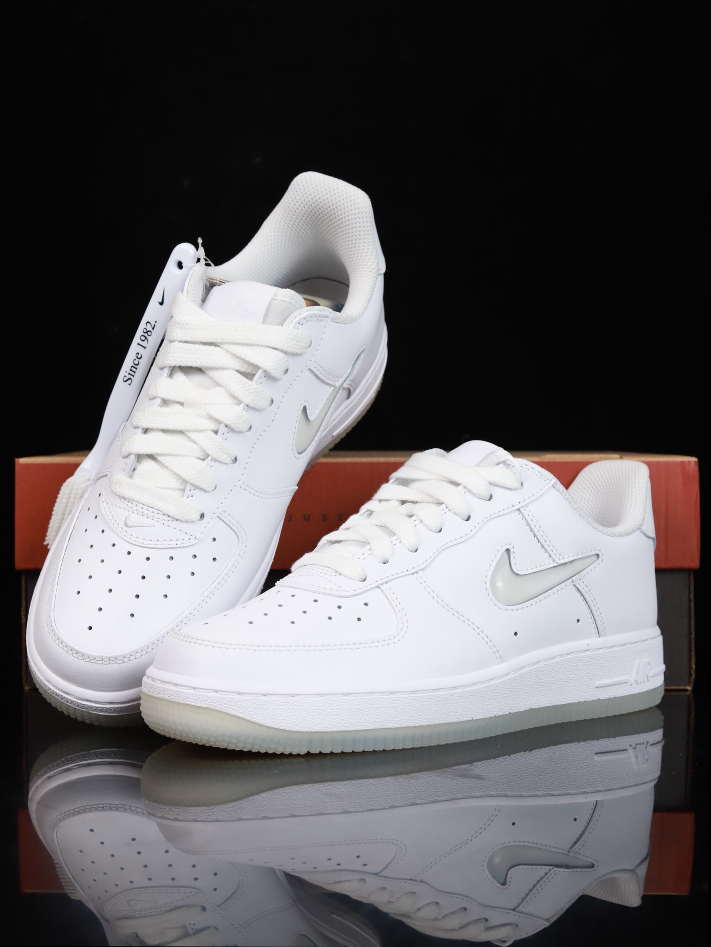 Nike Air Force 1 Low 原厂冲刀皮料切割干净 无任何毛边 清洁度细节完美 做工细节全方