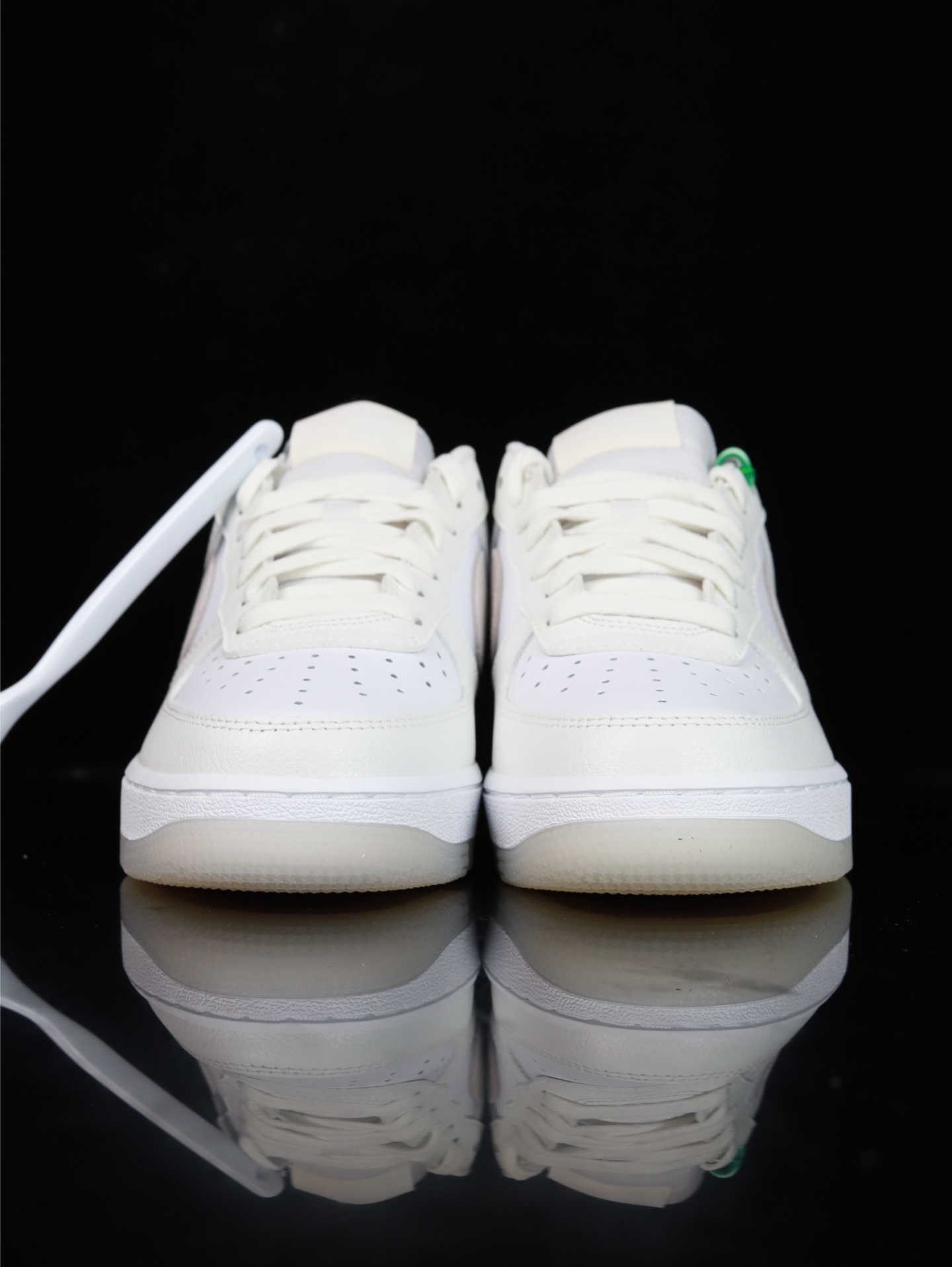 Nike Air Force 1 Low 原厂冲刀皮料切割干净 无任何毛边 清洁度细节完美 做工细节全方