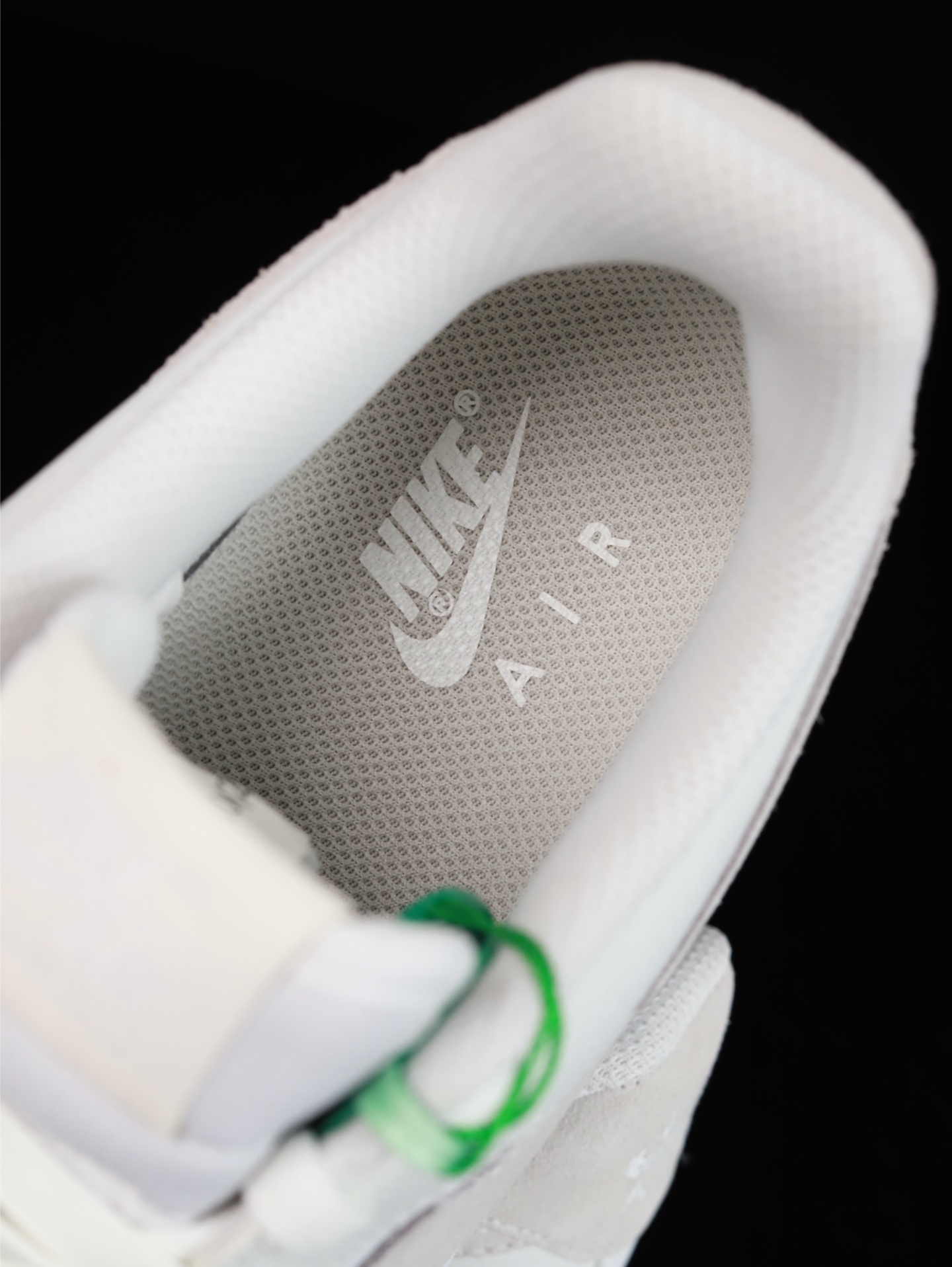 Nike Air Force 1 Low 原厂冲刀皮料切割干净 无任何毛边 清洁度细节完美 做工细节全方