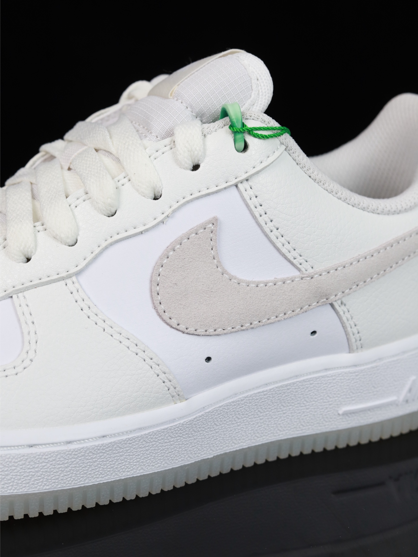 Nike Air Force 1 Low 原厂冲刀皮料切割干净 无任何毛边 清洁度细节完美 做工细节全方