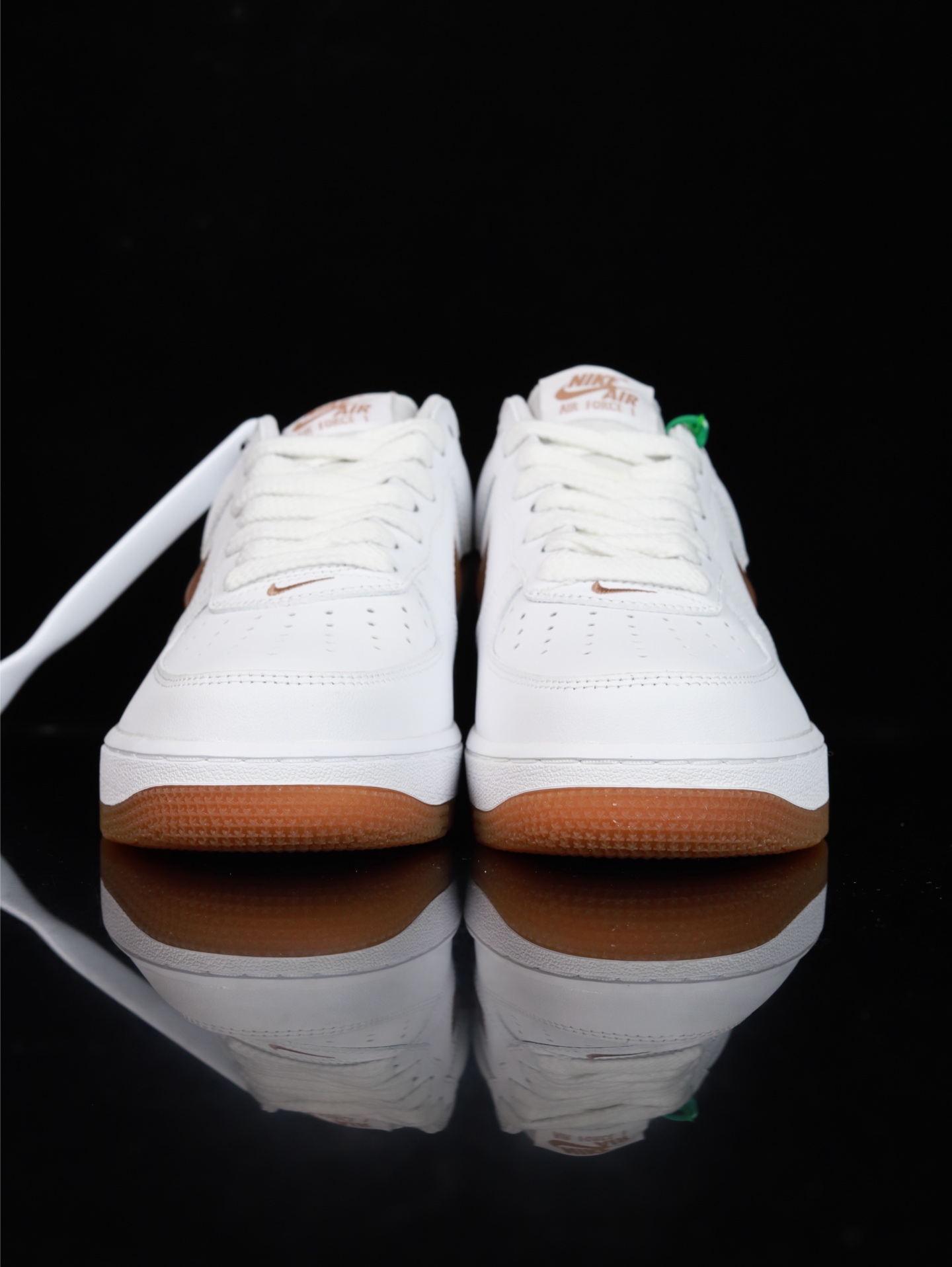 特价Nike Air Force 1 Low 原厂冲刀皮料切割干净 无任何毛边 清洁度细节完美 做工细节