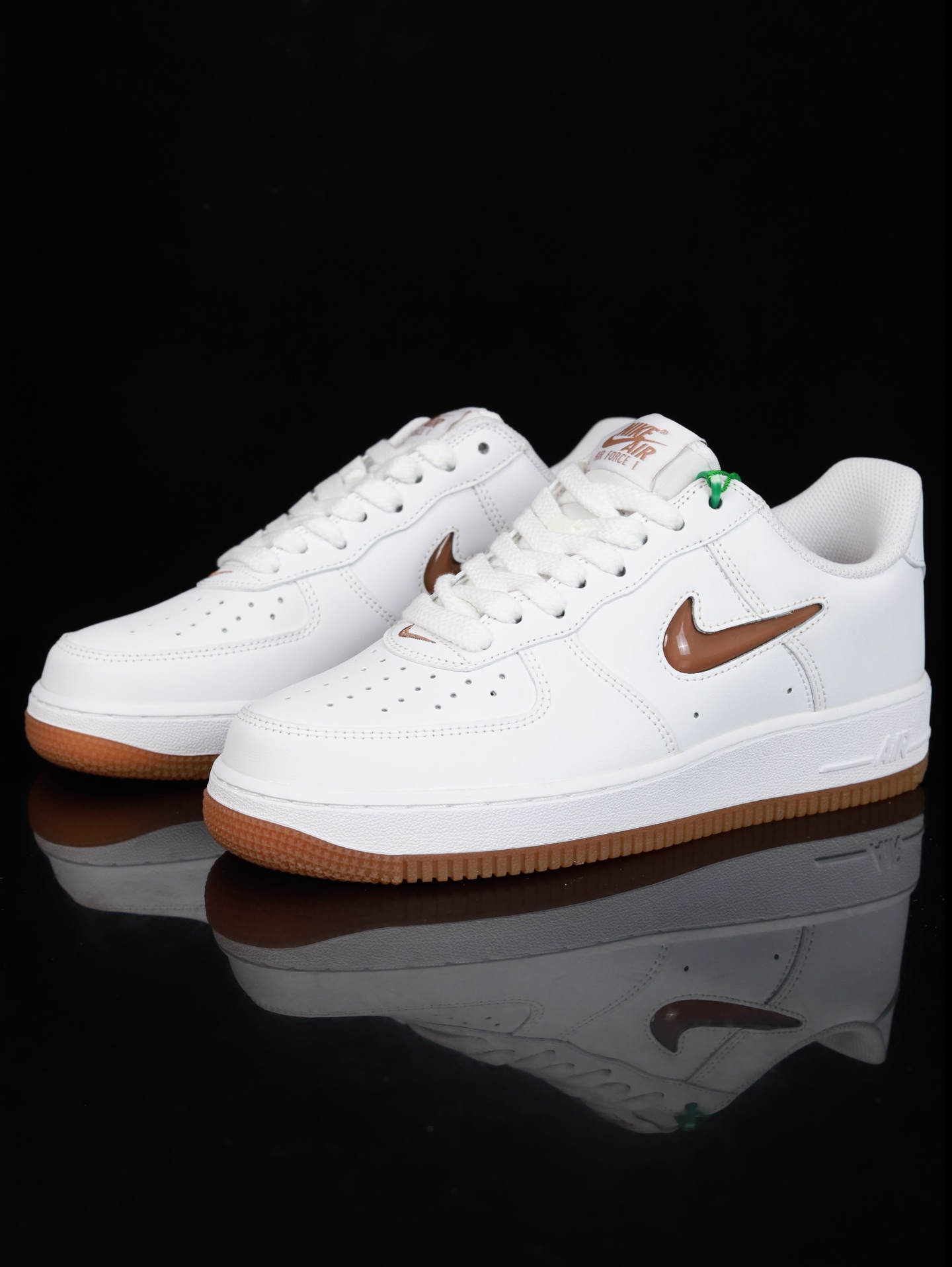 特价Nike Air Force 1 Low 原厂冲刀皮料切割干净 无任何毛边 清洁度细节完美 做工细节