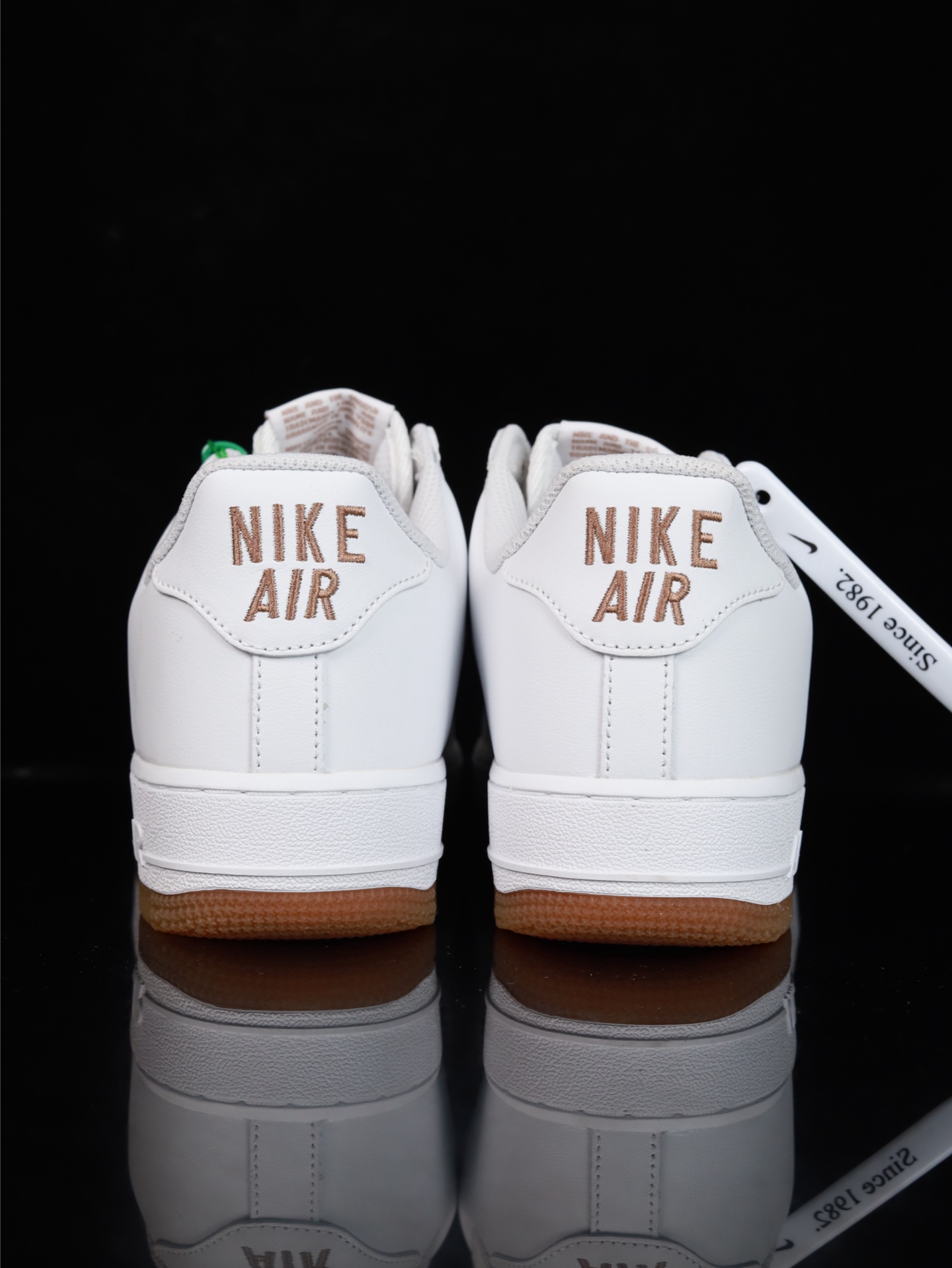 特价Nike Air Force 1 Low 原厂冲刀皮料切割干净 无任何毛边 清洁度细节完美 做工细节