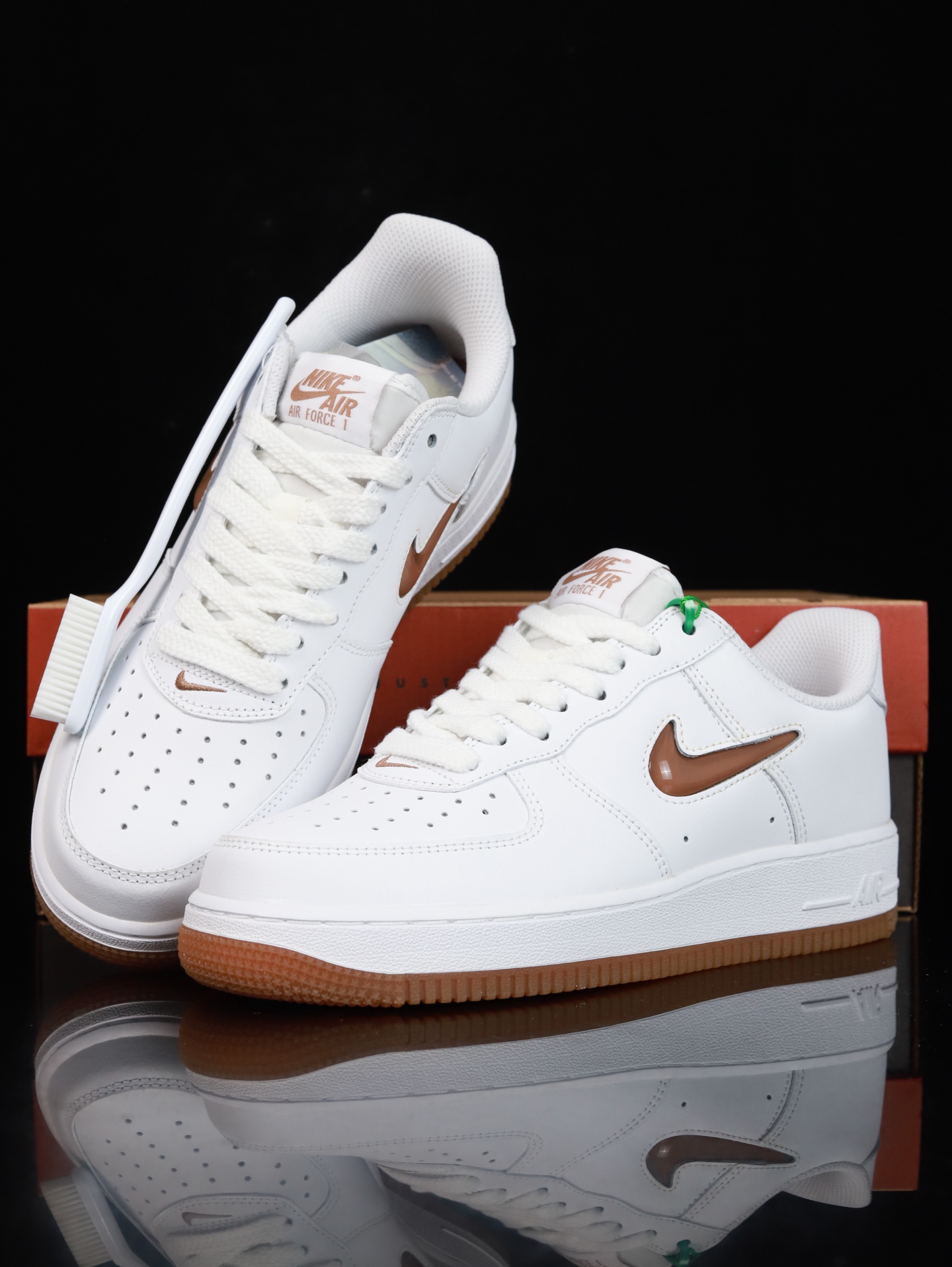 特价Nike Air Force 1 Low 原厂冲刀皮料切割干净 无任何毛边 清洁度细节完美 做工细节