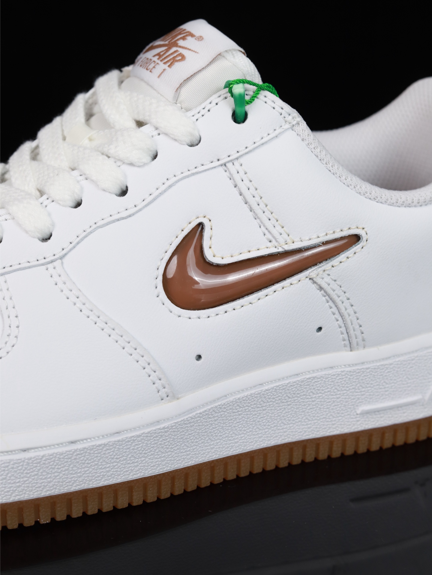 特价Nike Air Force 1 Low 原厂冲刀皮料切割干净 无任何毛边 清洁度细节完美 做工细节